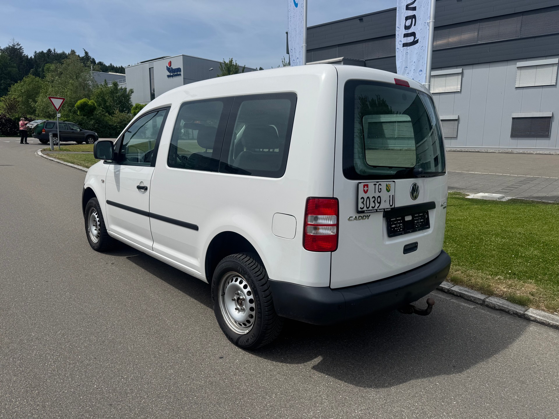VW Caddy 2.0 TDI 4Motion-image-2