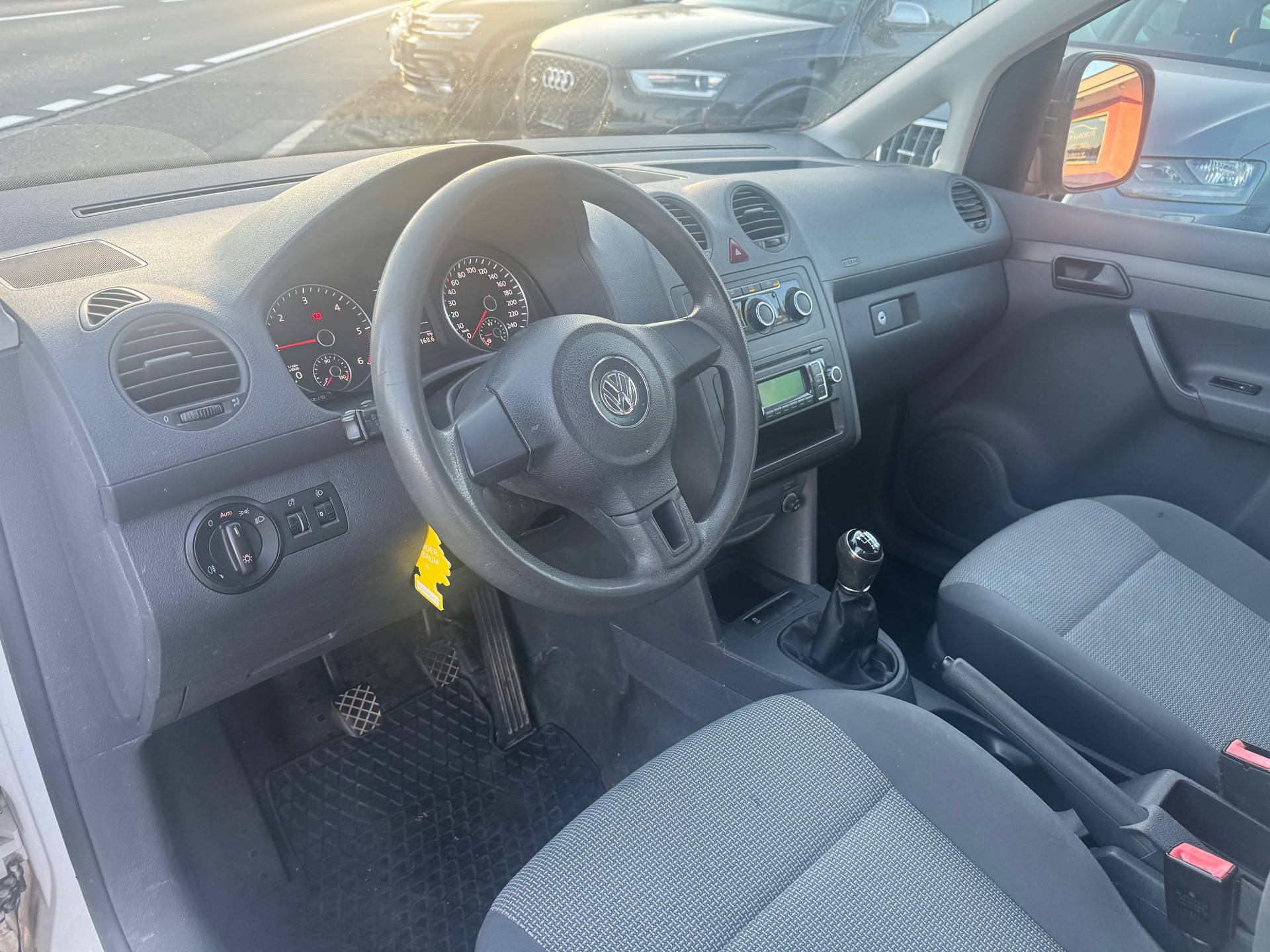 VW Caddy 2.0 TDI 4Motion-image-4