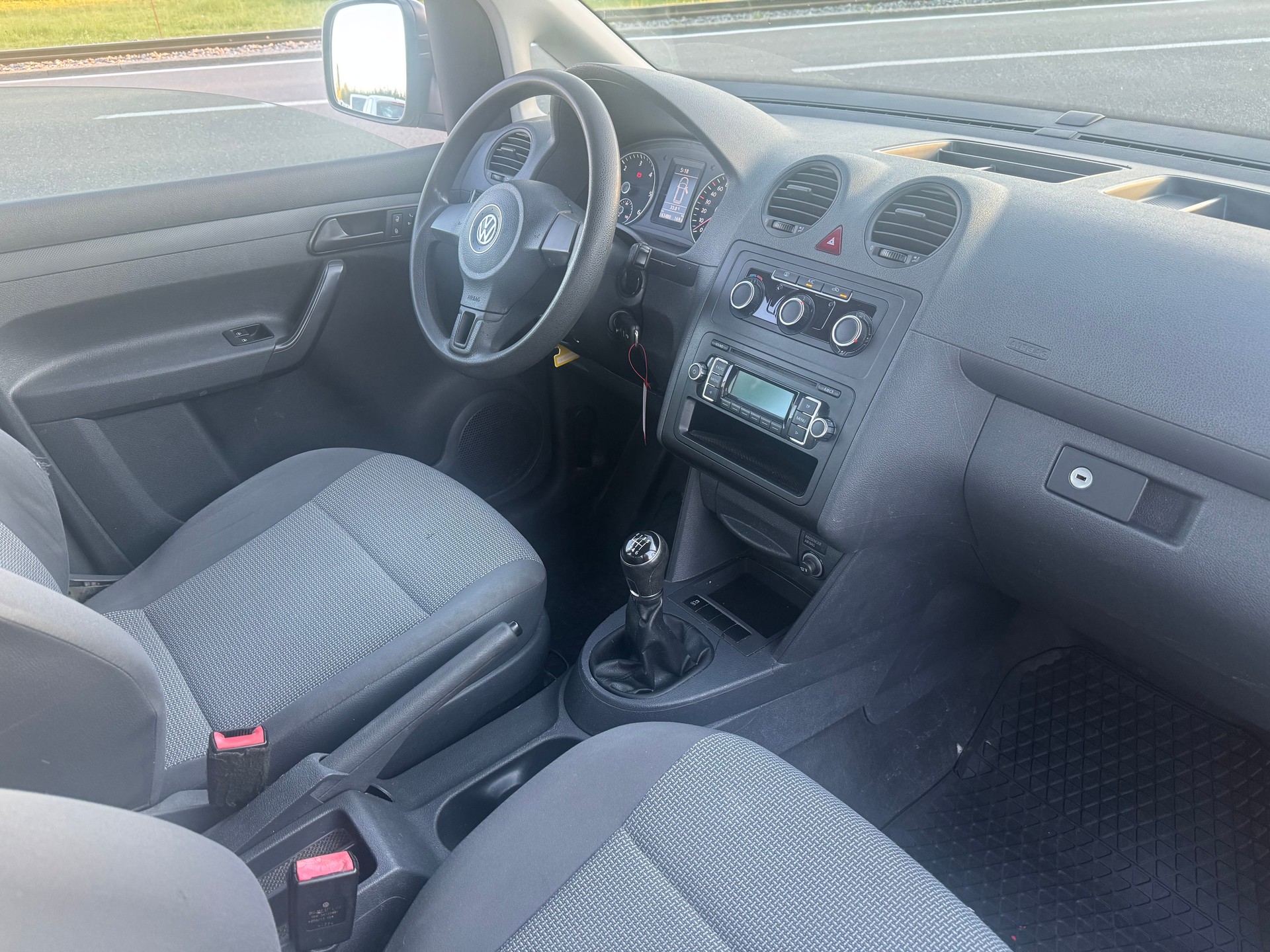 VW Caddy 2.0 TDI 4Motion-image-6