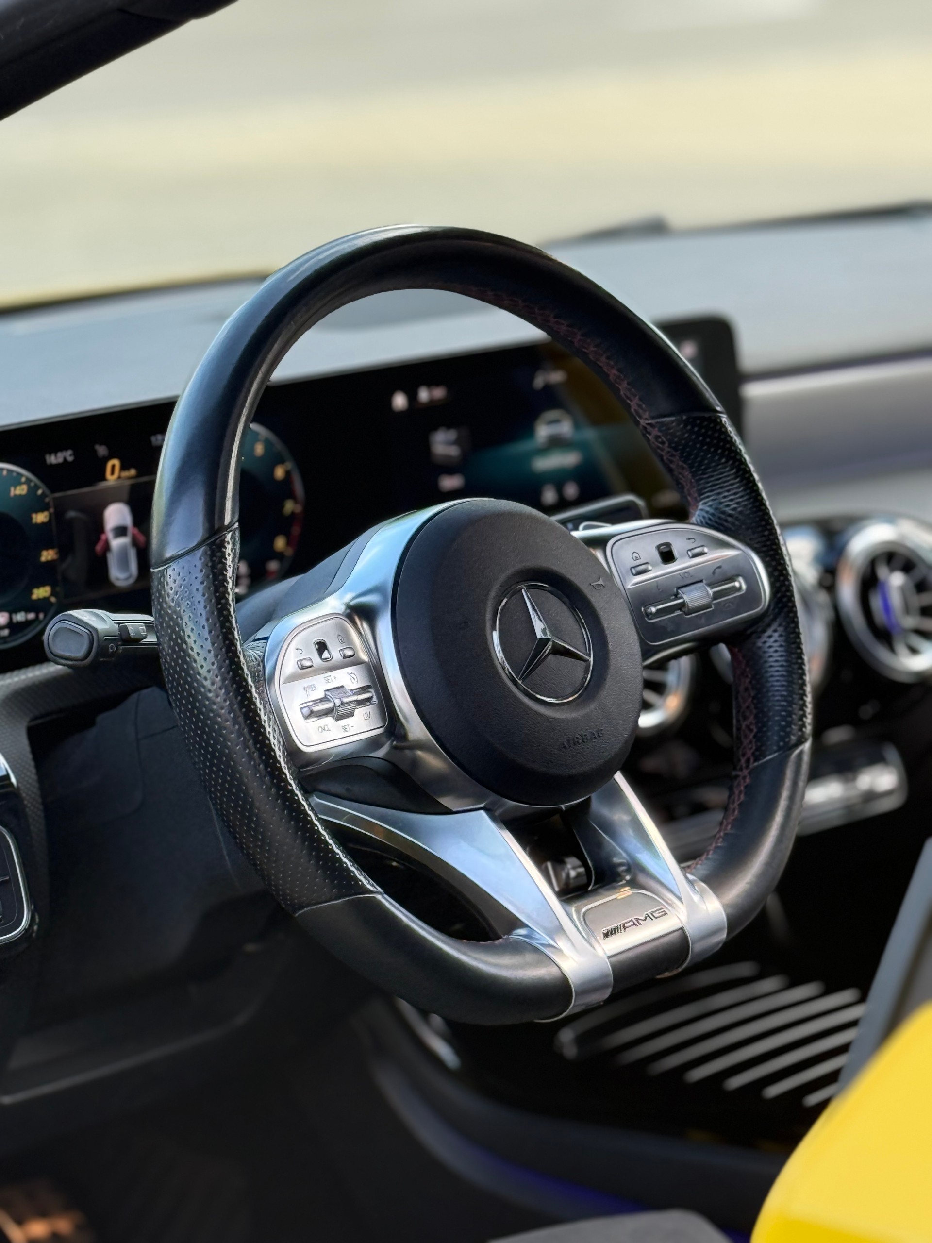 MERCEDES-BENZ A 180 Night Star AMG Line-image-5