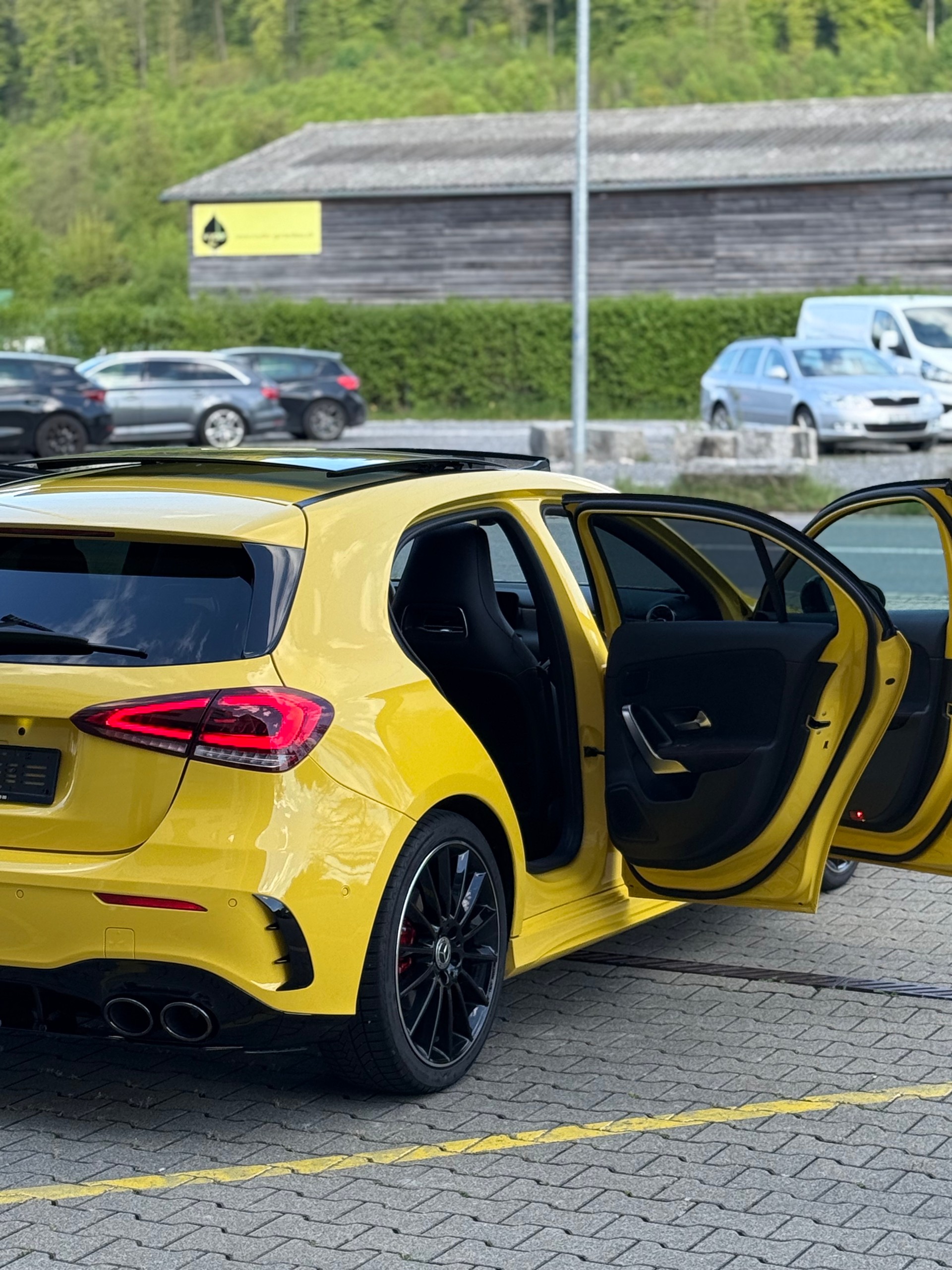 MERCEDES-BENZ A 180 Night Star AMG Line-image-4