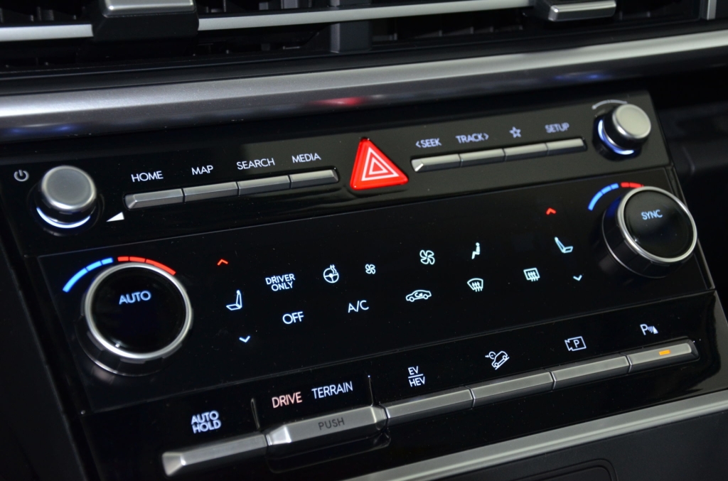 HYUNDAI Santa Fe 1.6 PHEV Premium 4WD-image-23