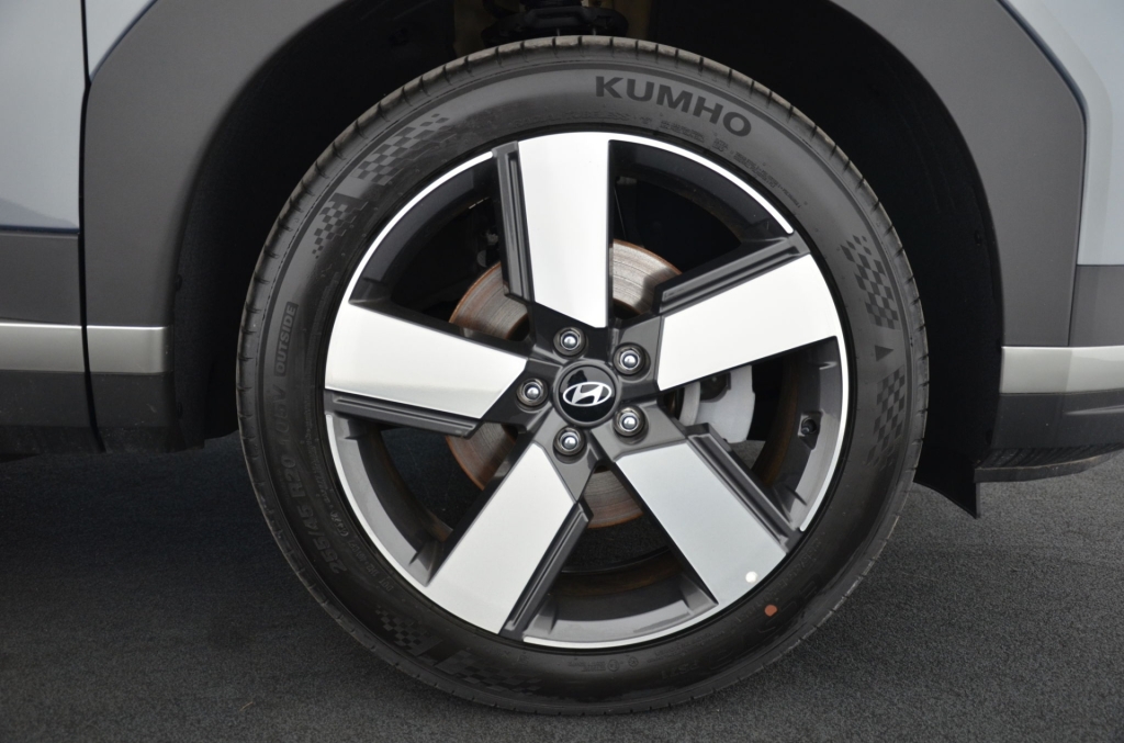 HYUNDAI Santa Fe 1.6 PHEV Premium 4WD-image-9