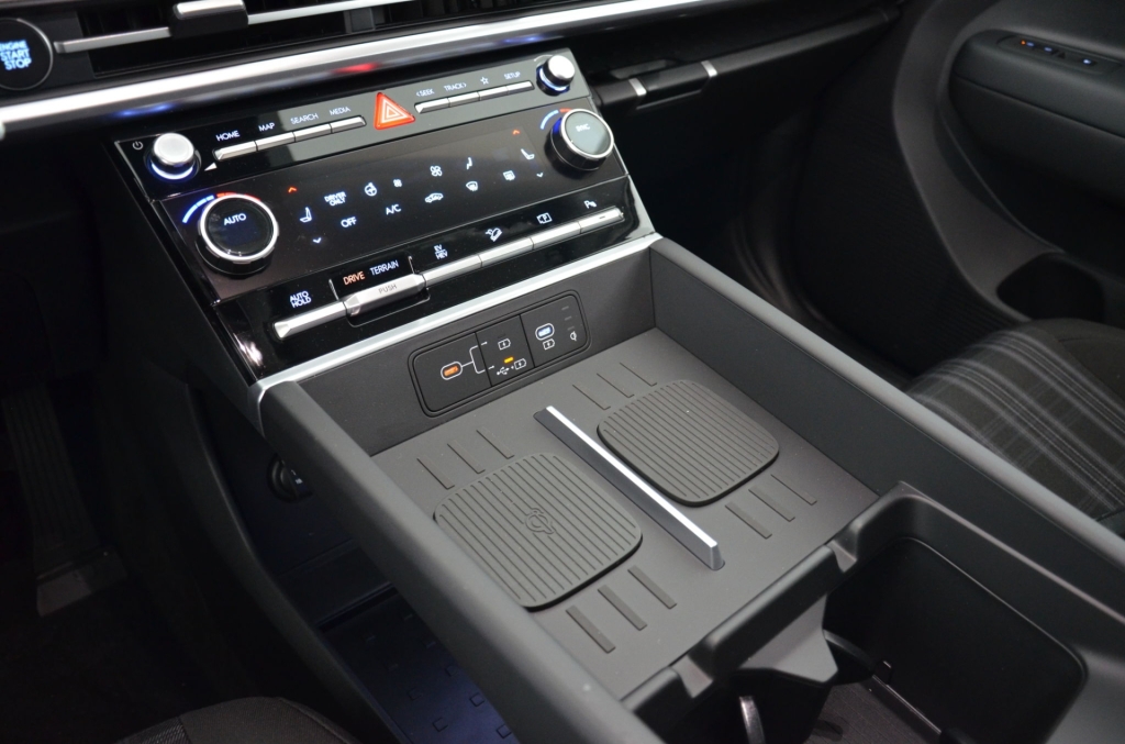 HYUNDAI Santa Fe 1.6 PHEV Premium 4WD-image-24