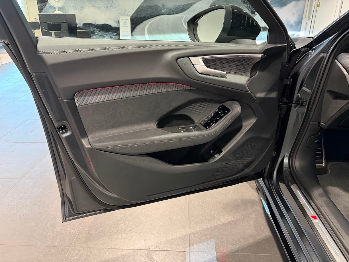 AUDI A5 Avant e-hybrid quattro 270 kW S tronic-image-2