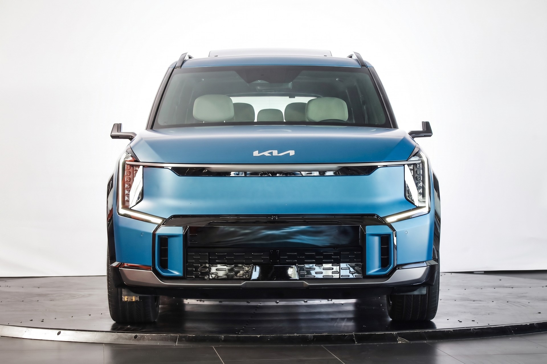 KIA EV9 99,8 kWh GT-Line 4x4-showroom-element-1