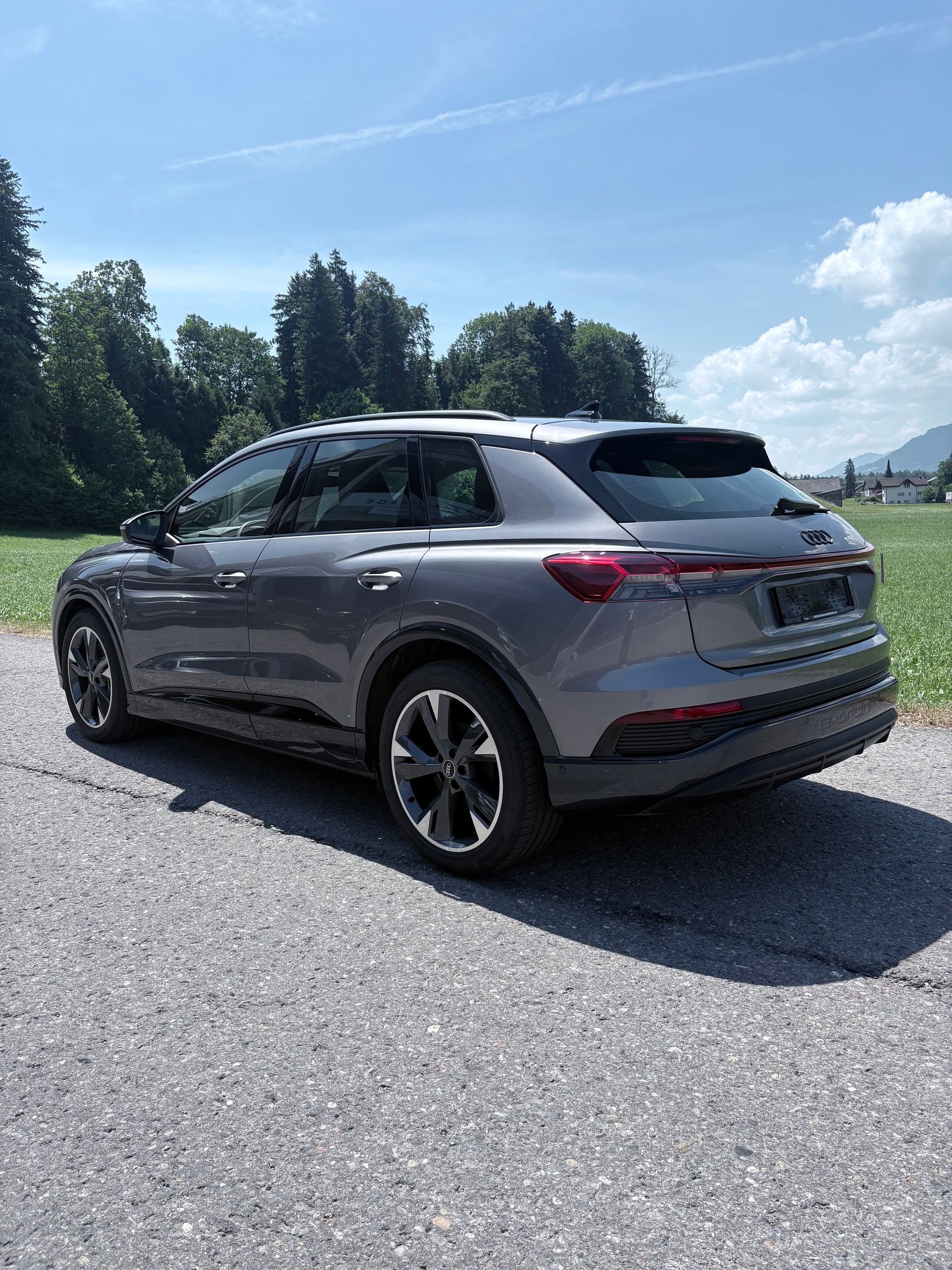 AUDI Q4 e-tron 45 Edition Swiss Ski quattro *inkl. Winterkomplettrad + Garantie*-image-1
