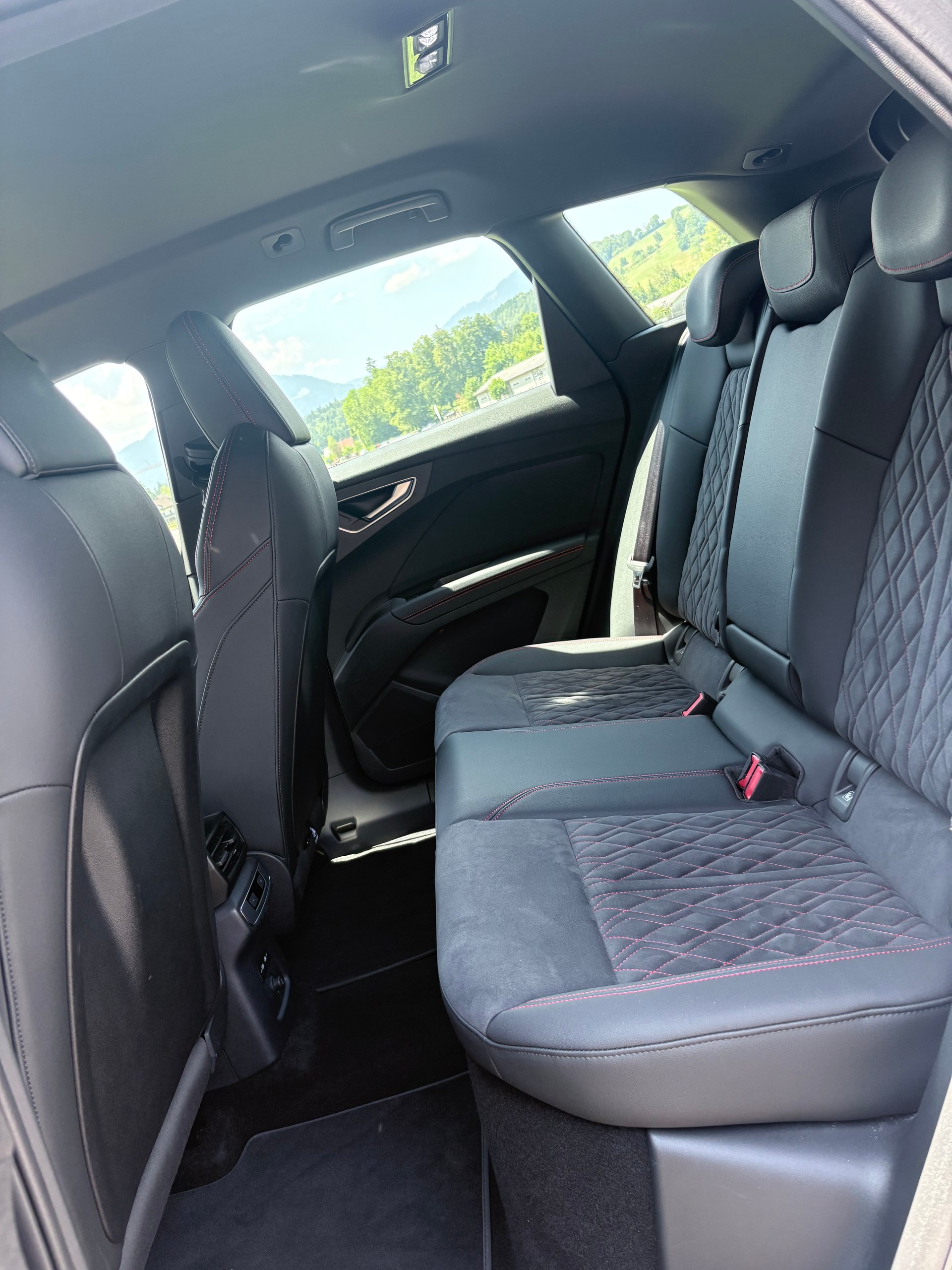AUDI Q4 e-tron 45 Edition Swiss Ski quattro *inkl. Winterkomplettrad + Garantie*-image-14