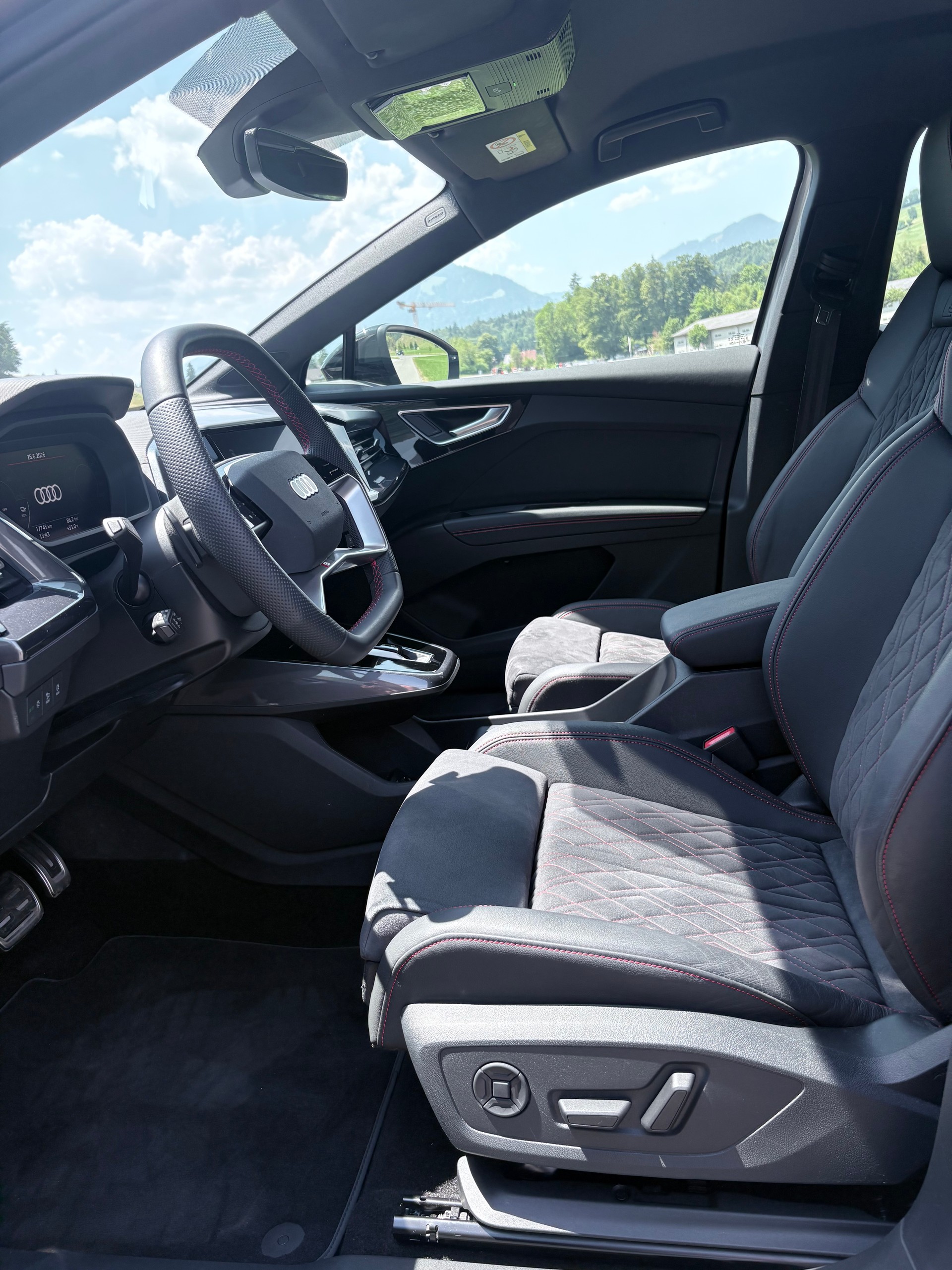 AUDI Q4 e-tron 45 Edition Swiss Ski quattro *inkl. Winterkomplettrad + Garantie*-image-6