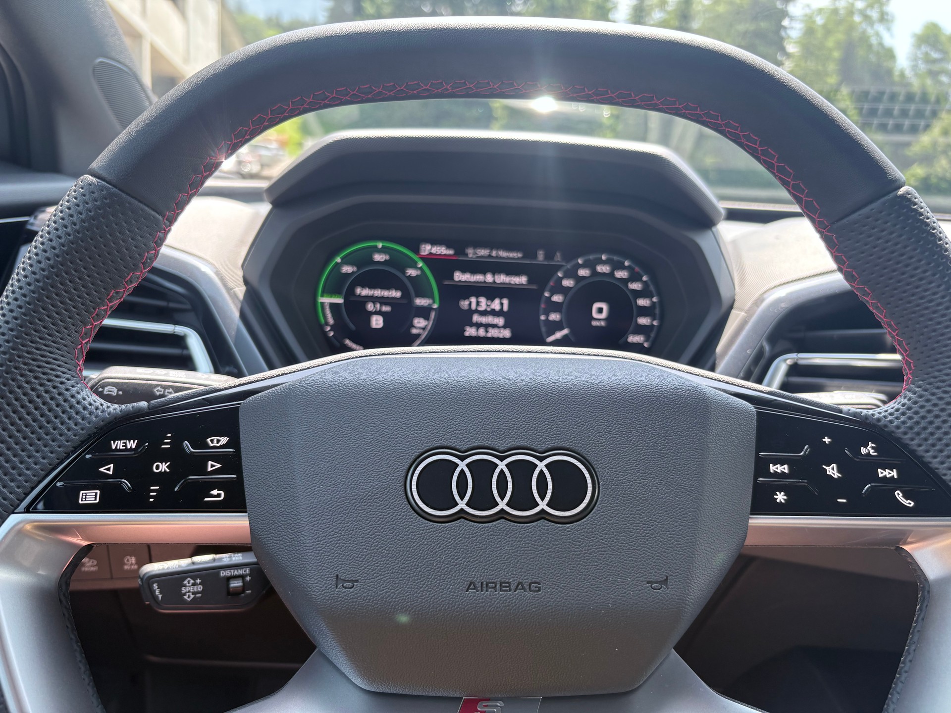 AUDI Q4 e-tron 45 Edition Swiss Ski quattro *inkl. Winterkomplettrad + Garantie*-image-8