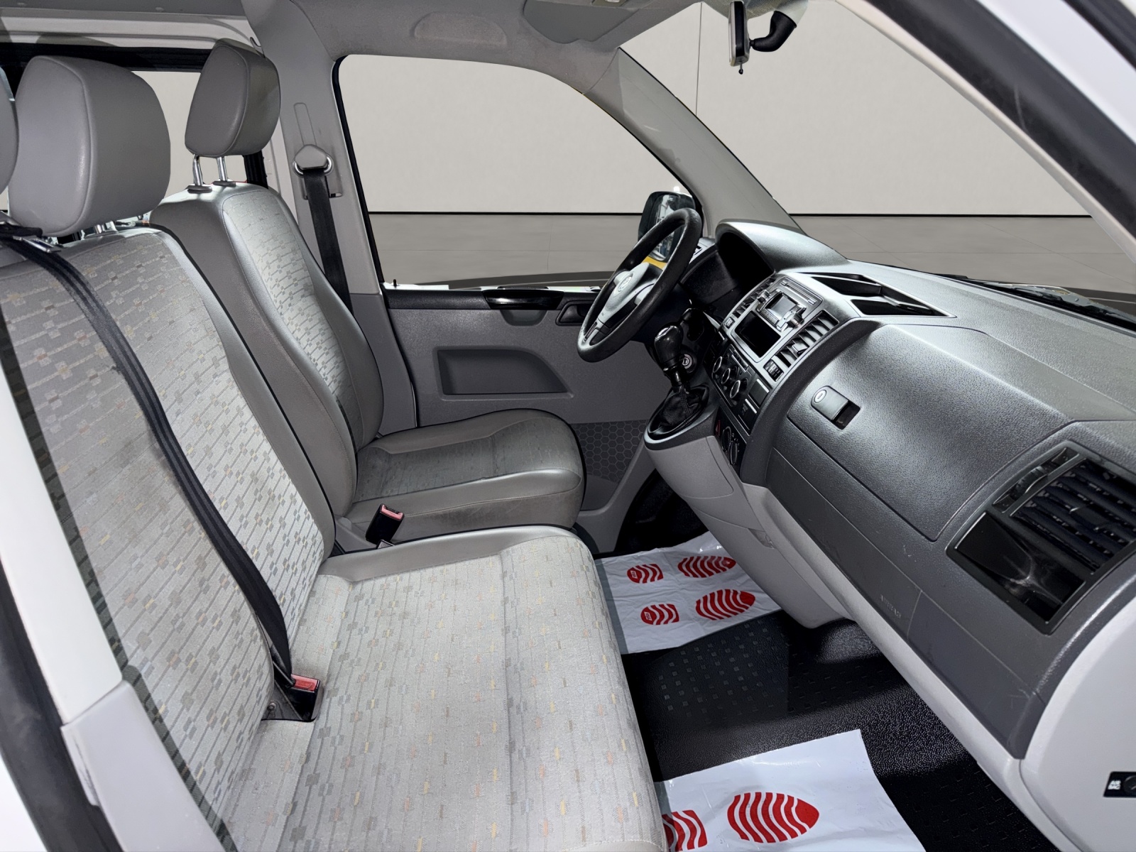 VW T5 2.0 TDI BMT ( 6 Plätzer / Sortimo Regale )-image-12