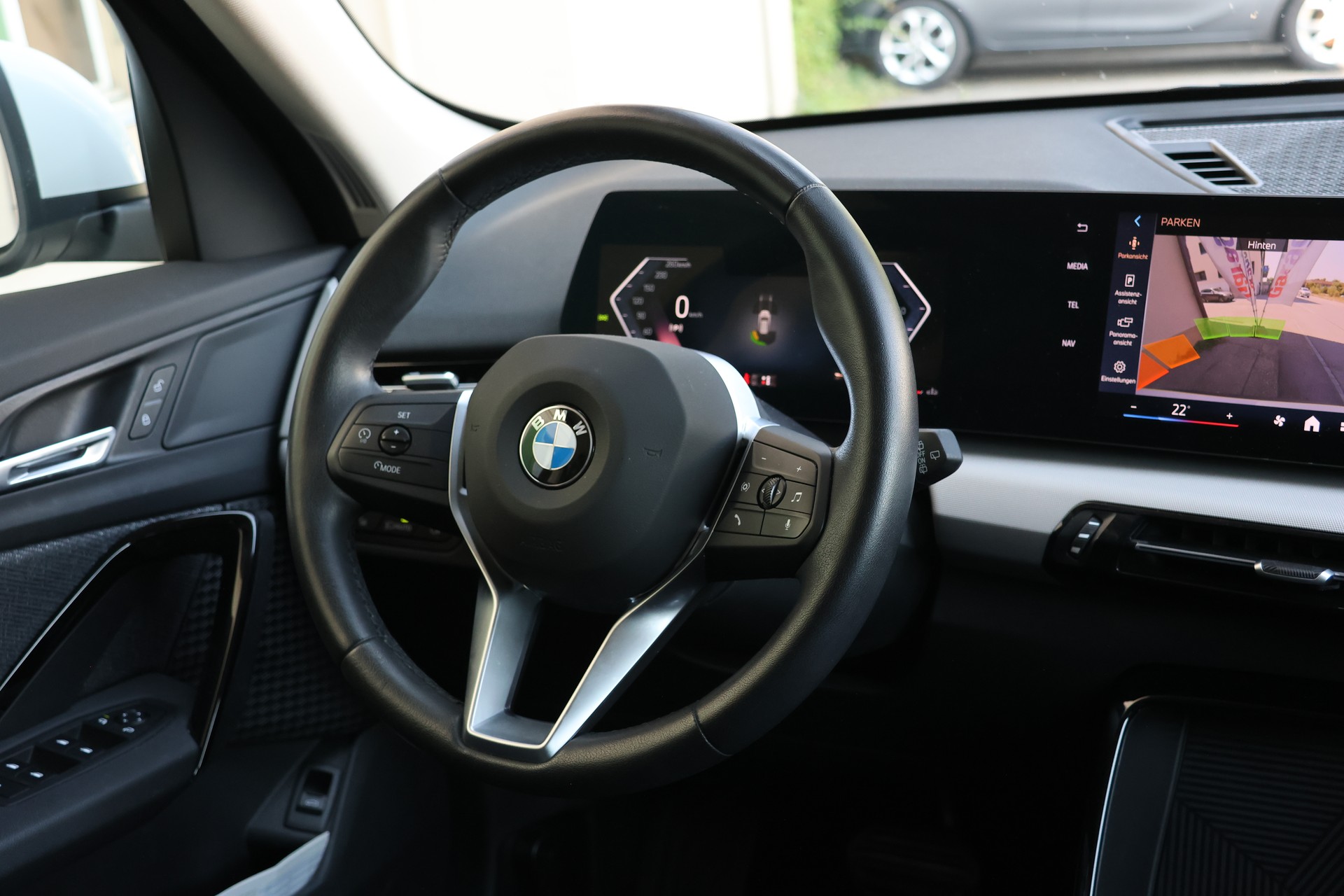 BMW X1 sDrive 20i 48V-image-10