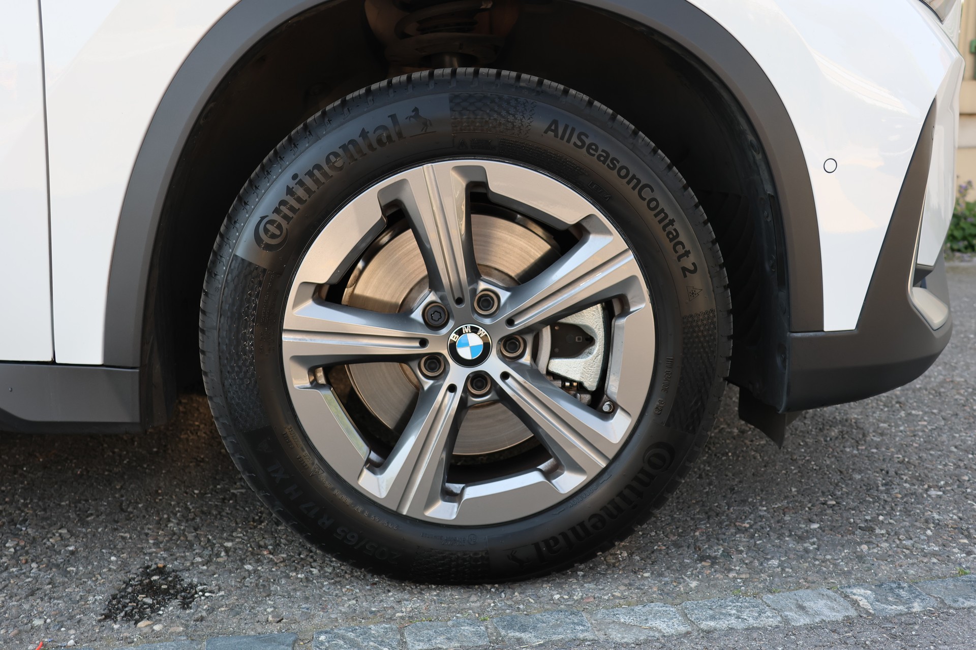 BMW X1 sDrive 20i 48V-image-3