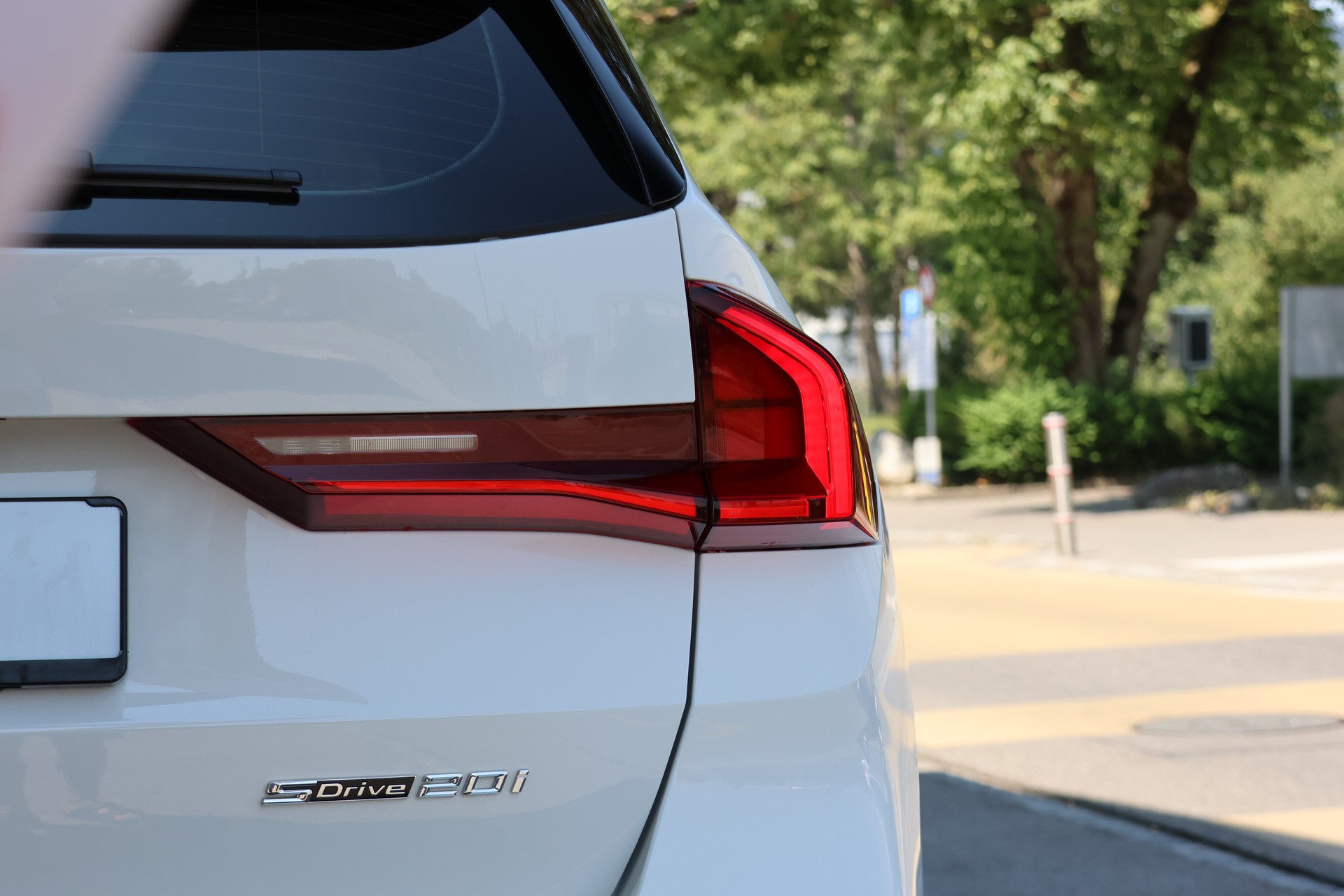 BMW X1 sDrive 20i 48V-image-5