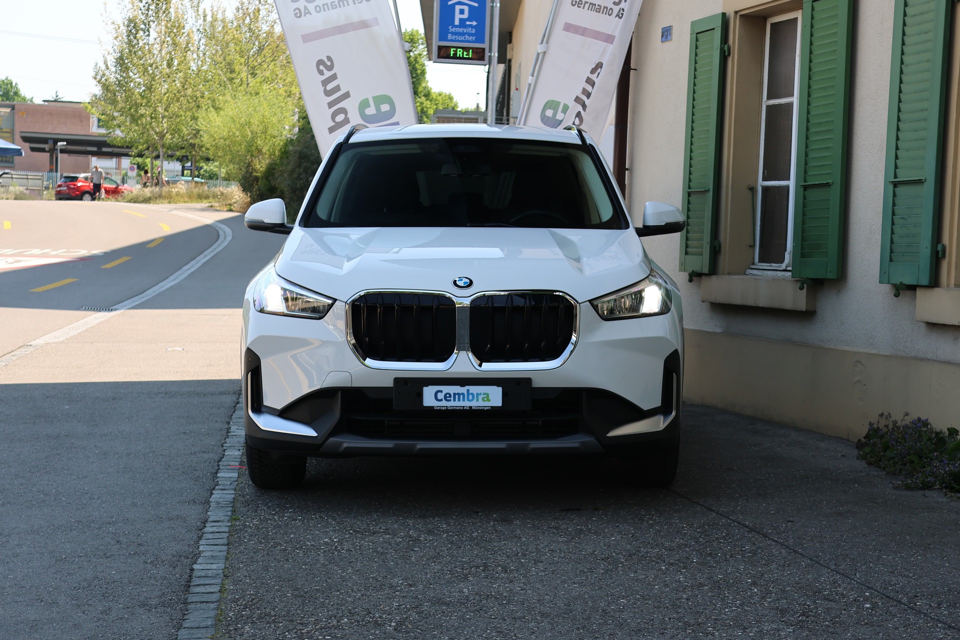 BMW X1 sDrive 20i 48V-image-1