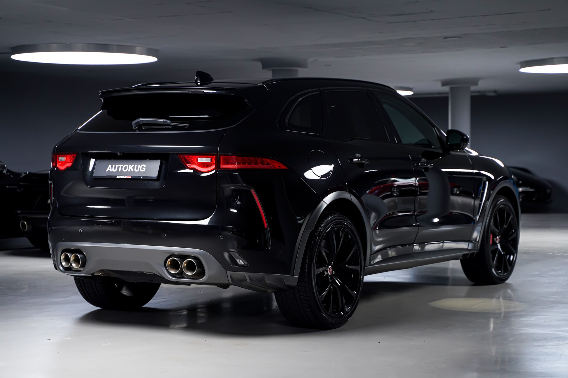 JAGUAR F-Pace 5.0 V8 SVR AWD Automatik-image-3