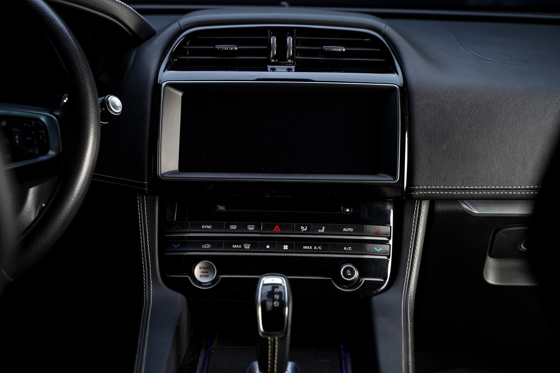 JAGUAR F-Pace 5.0 V8 SVR AWD Automatik-image-20