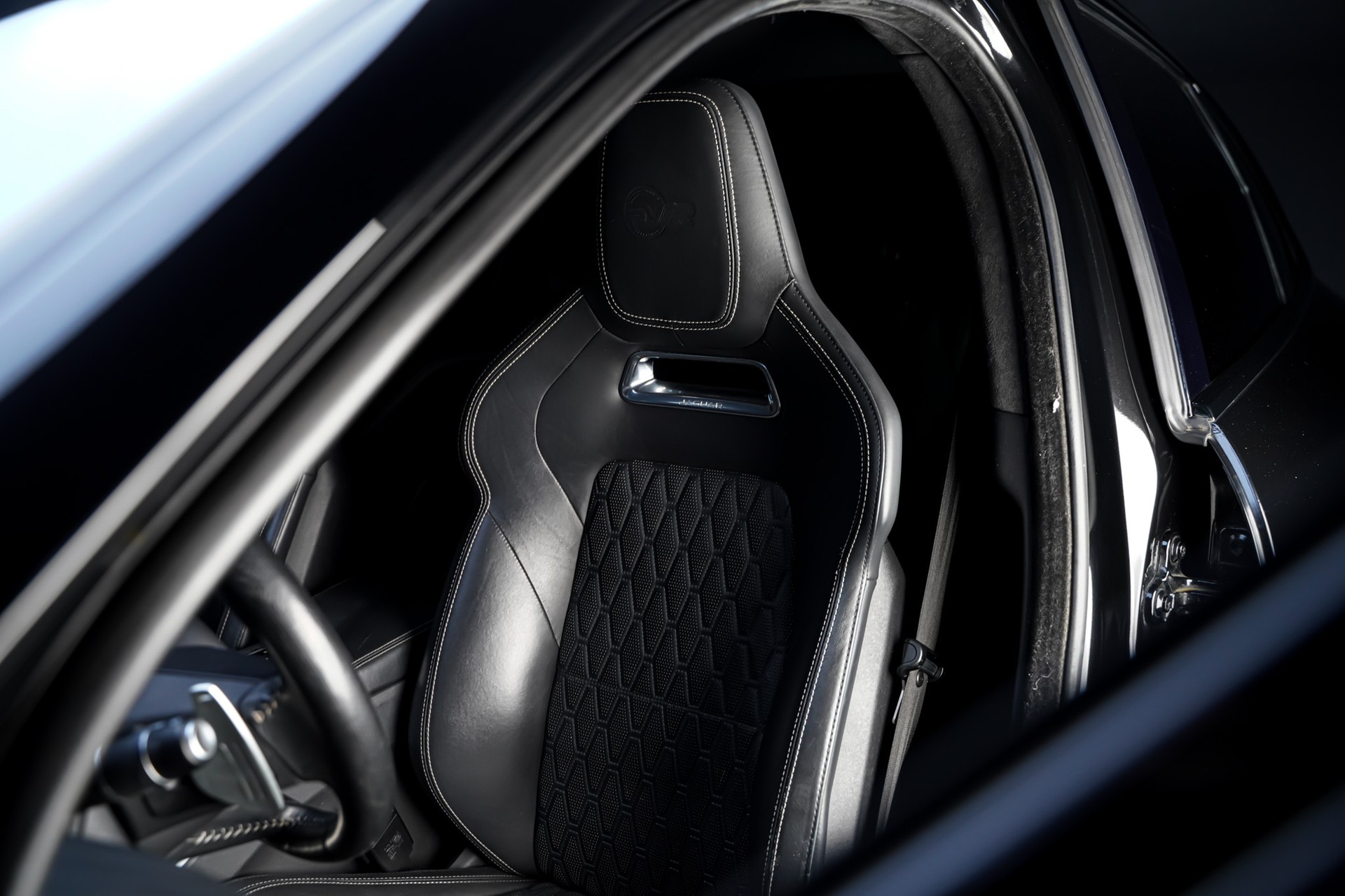 JAGUAR F-Pace 5.0 V8 SVR AWD Automatik-image-11