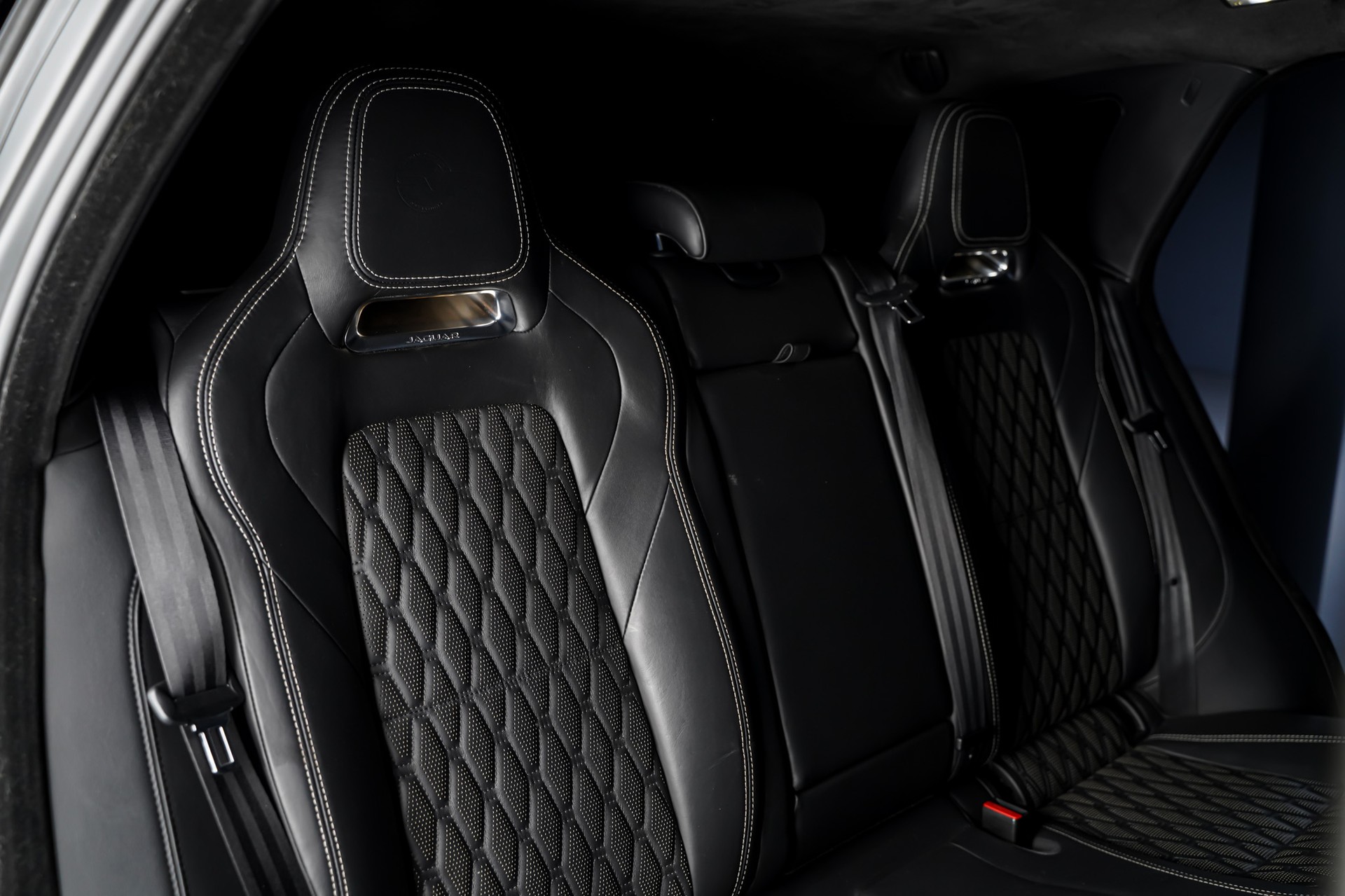 JAGUAR F-Pace 5.0 V8 SVR AWD Automatik-image-14