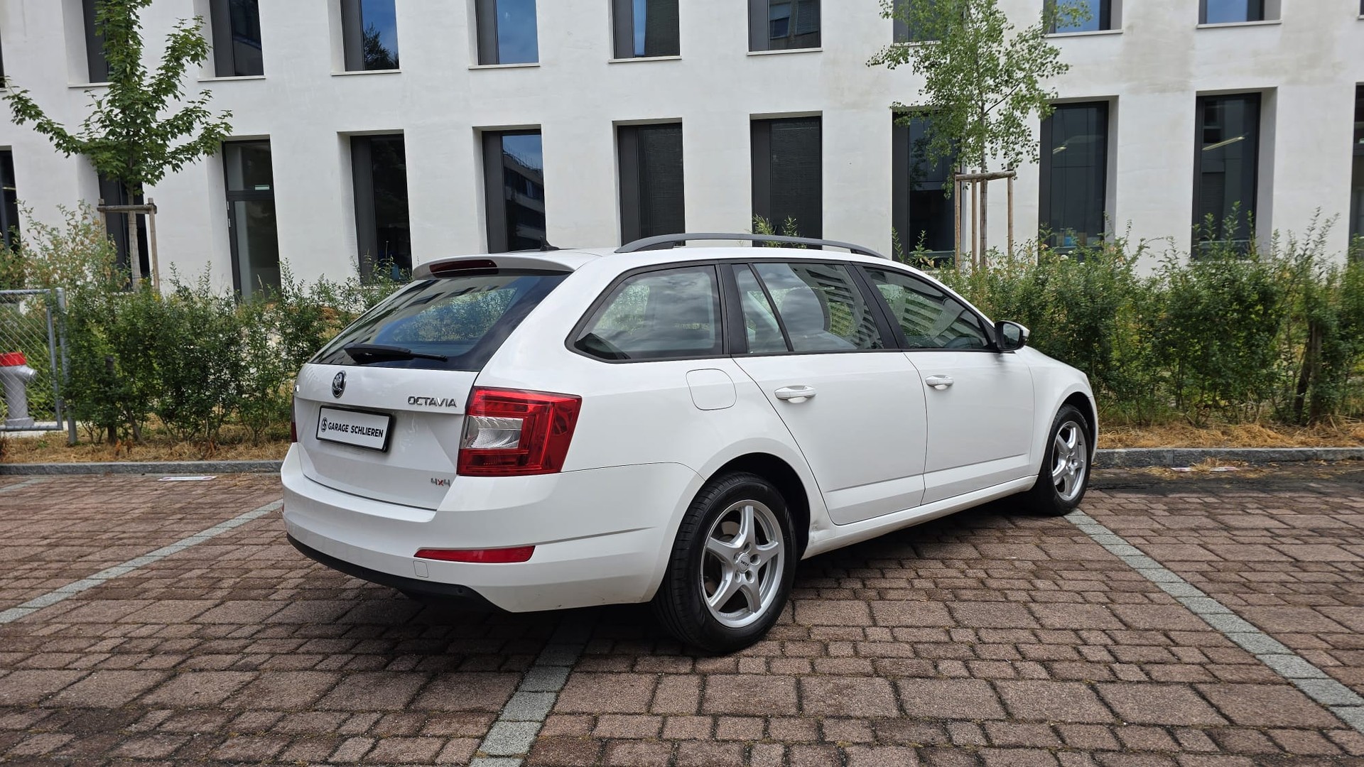 SKODA Octavia Combi 2.0 TDI L&K 4x4 |Ab Service |Navi |Sitzheizung | Tempomat-image-5