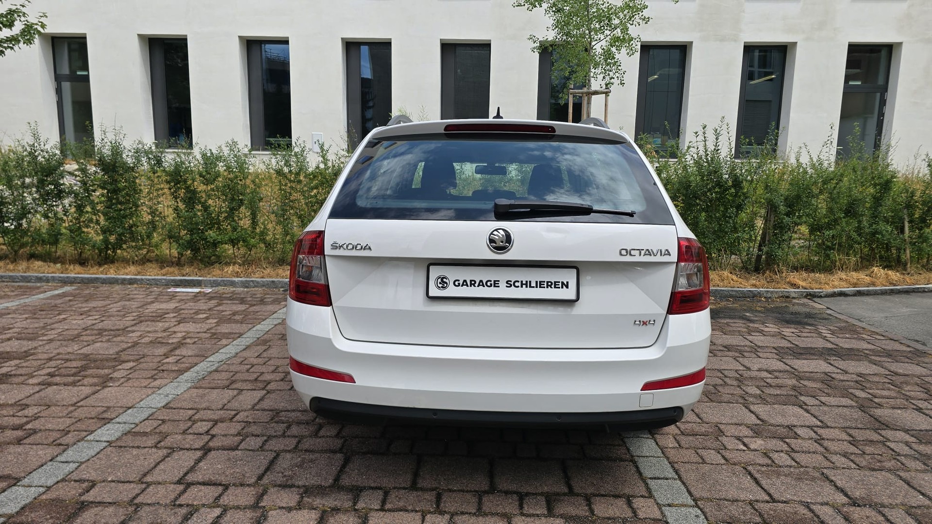SKODA Octavia Combi 2.0 TDI L&K 4x4 |Ab Service |Navi |Sitzheizung | Tempomat-image-7