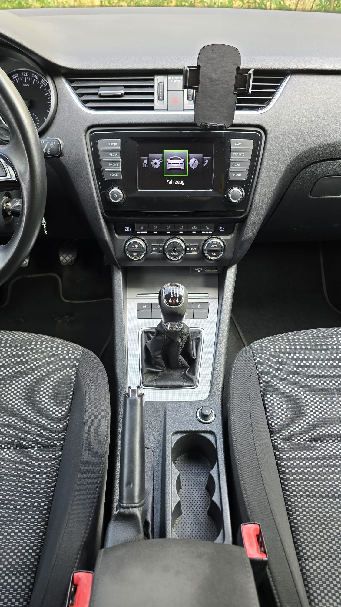 SKODA Octavia Combi 2.0 TDI L&K 4x4 |Ab Service |Navi |Sitzheizung | Tempomat-image-14