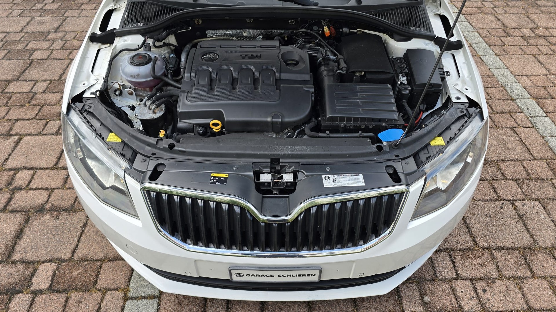 SKODA Octavia Combi 2.0 TDI L&K 4x4 |Ab Service |Navi |Sitzheizung | Tempomat-image-9