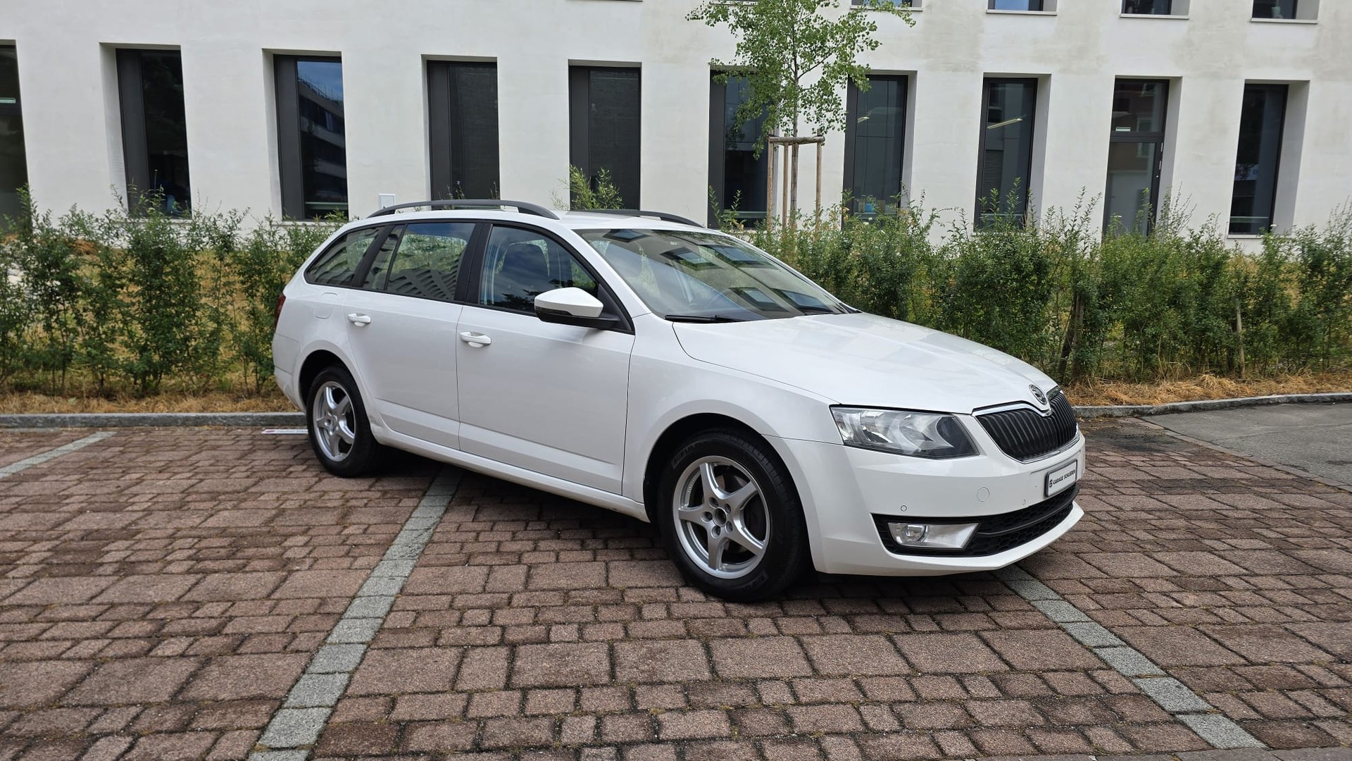 SKODA Octavia Combi 2.0 TDI L&K 4x4 |Ab Service |Navi |Sitzheizung | Tempomat-image-1