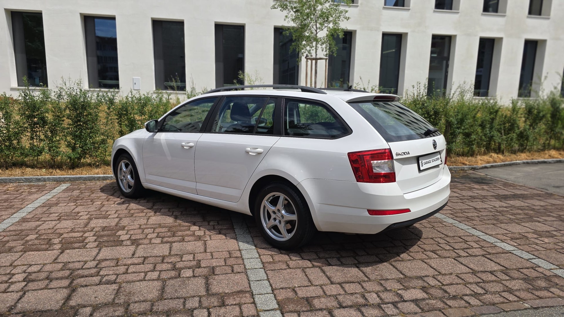 SKODA Octavia Combi 2.0 TDI L&K 4x4 |Ab Service |Navi |Sitzheizung | Tempomat-image-6