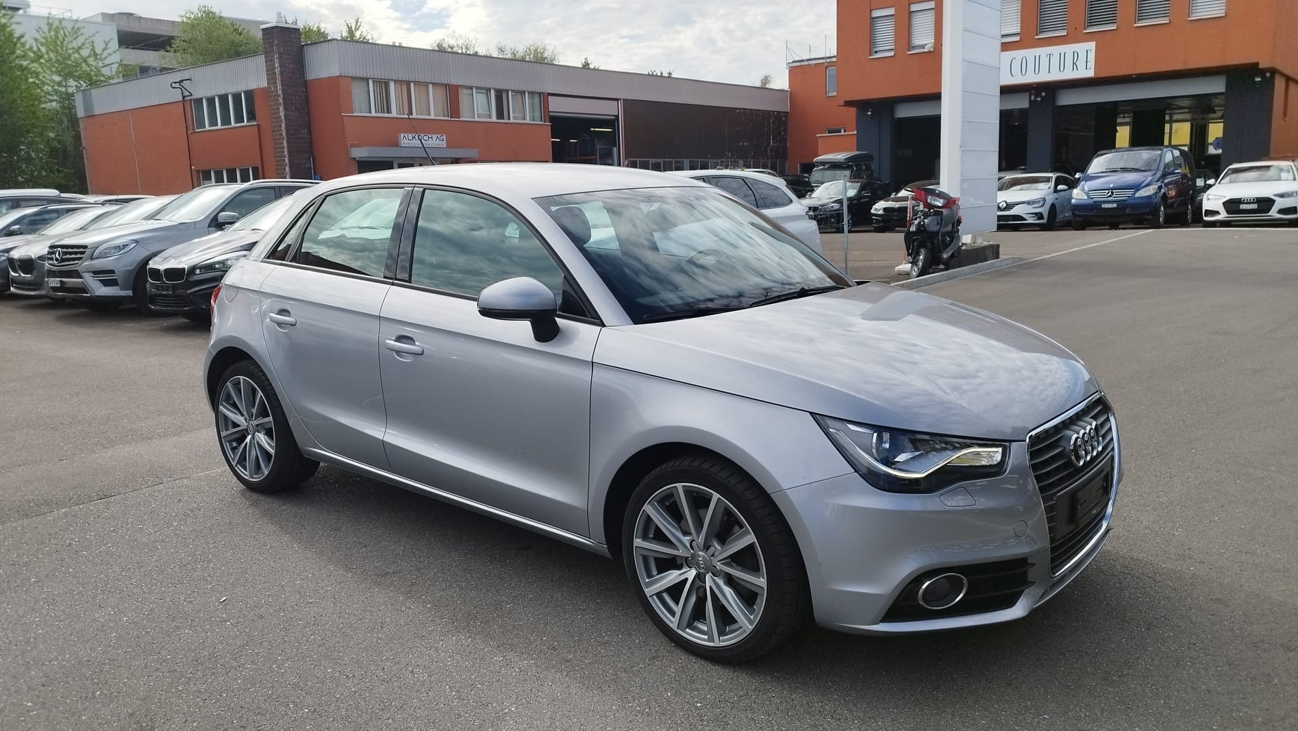 AUDI A1 Sportback 1.4 TFSI Attraction S-tronic-image-4