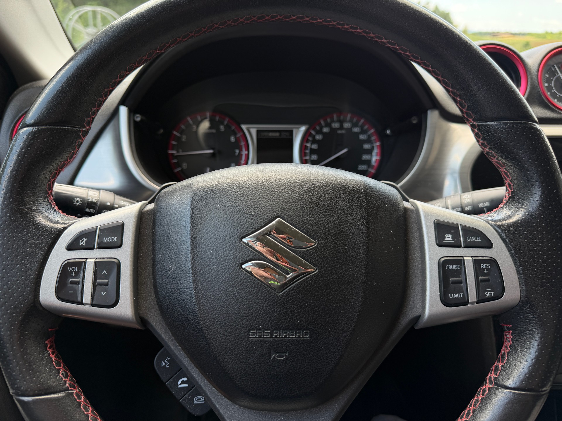 SUZUKI Vitara 1.4 T Piz Sulai Top 4x4-image-9