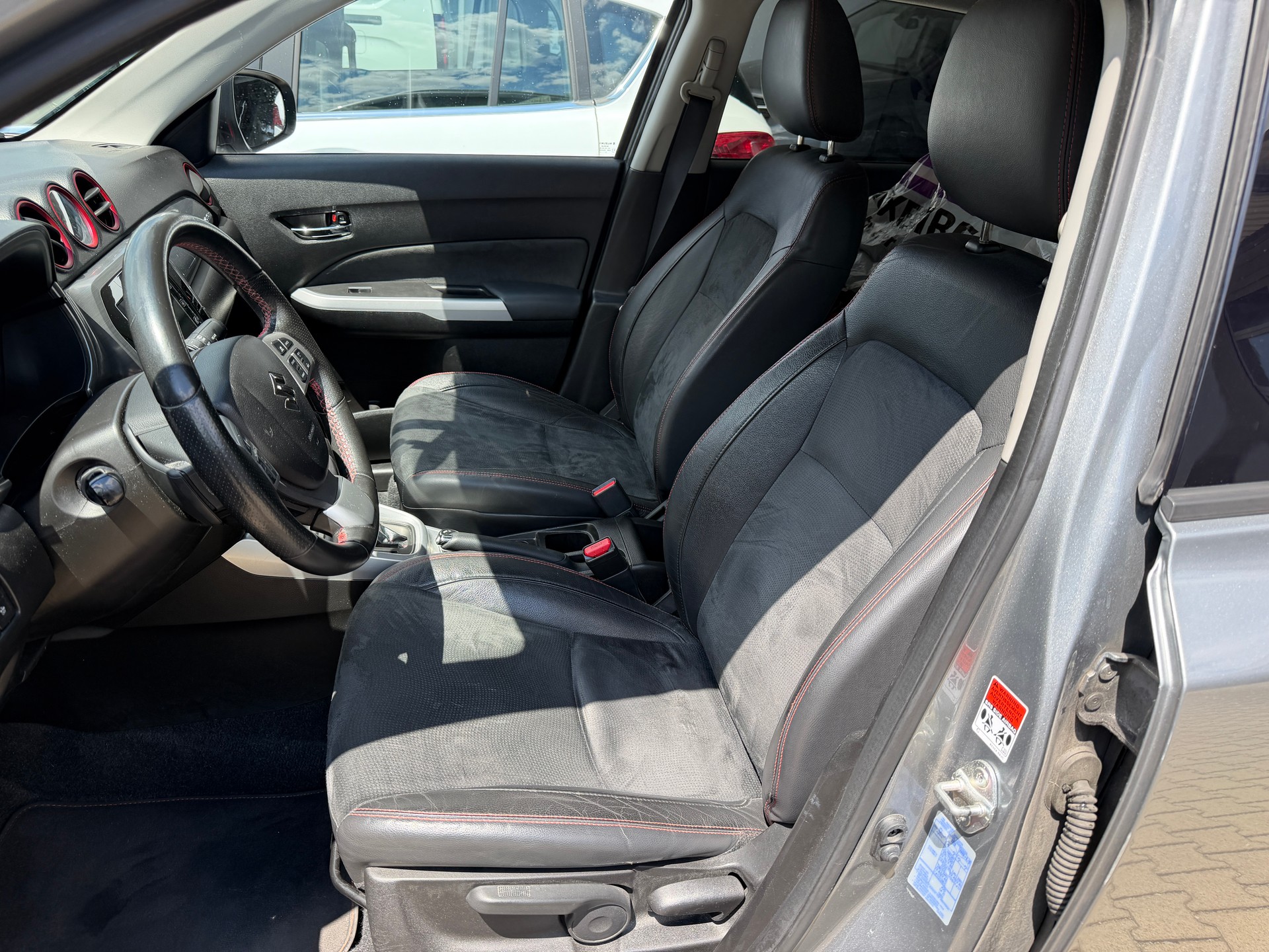 SUZUKI Vitara 1.4 T Piz Sulai Top 4x4-image-8