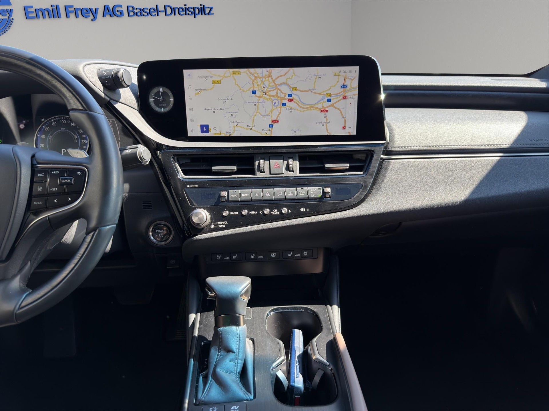 LEXUS ES 300h Excellence-image-3