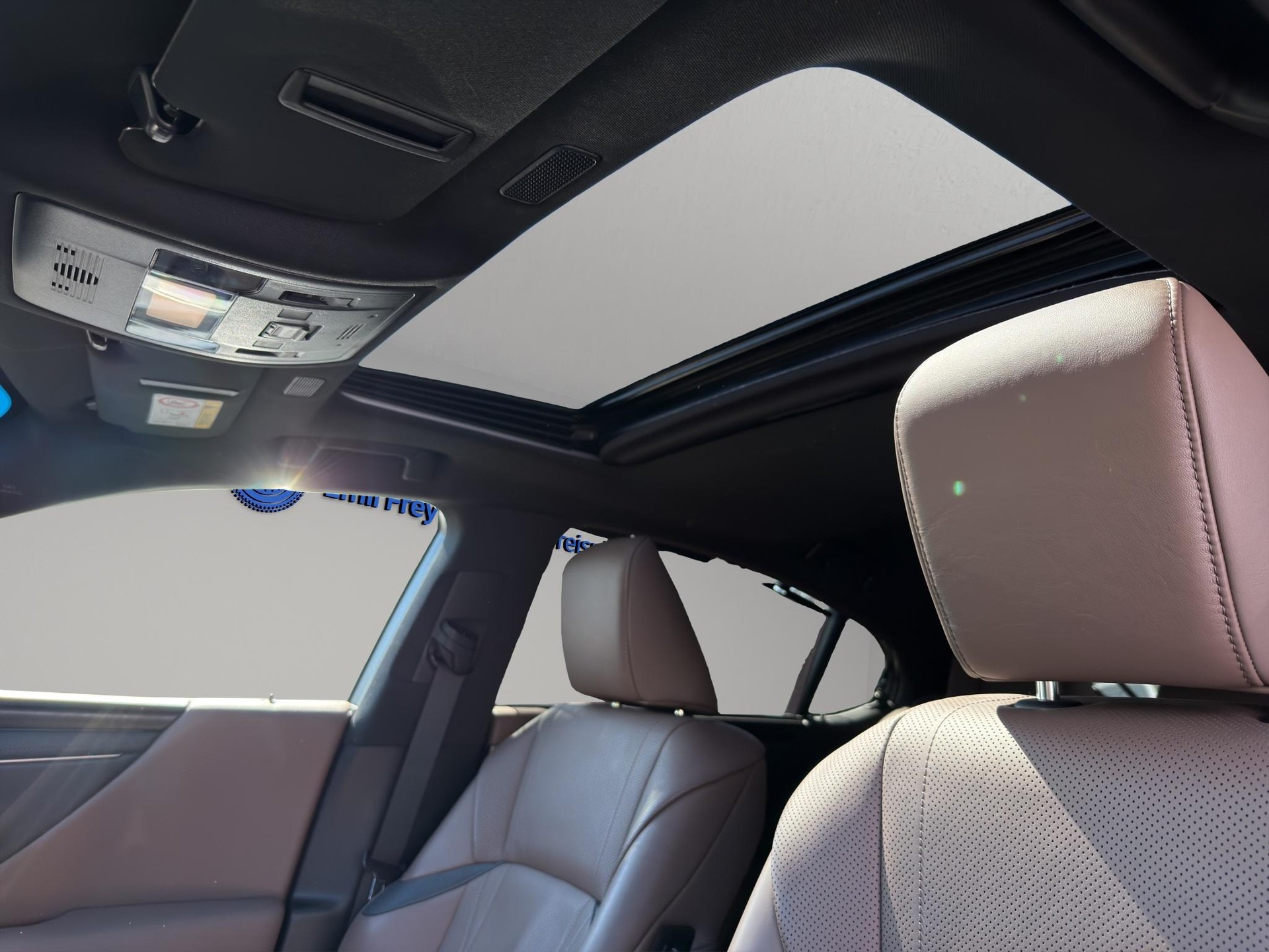 LEXUS ES 300h Excellence-image-8