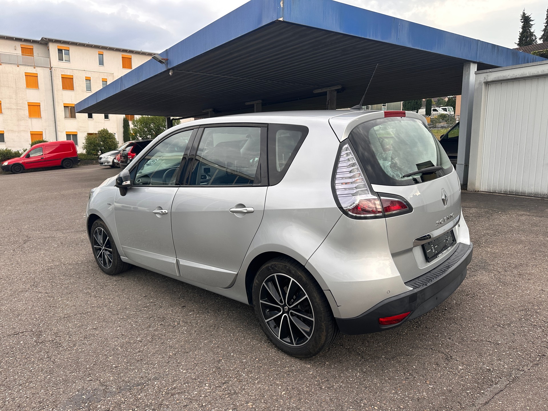 RENAULT Scénic 1.4 16V Turbo Bose-image-11