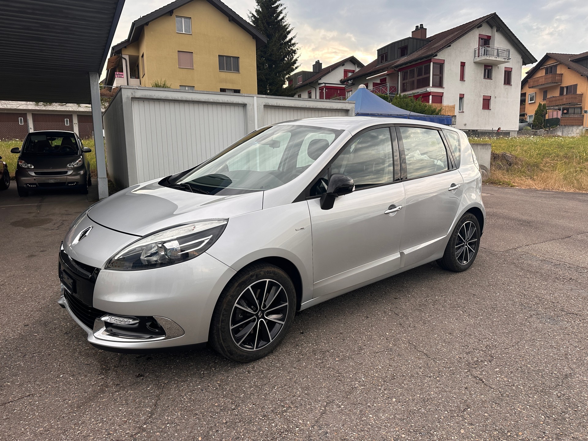 RENAULT Scénic 1.4 16V Turbo Bose-image-3