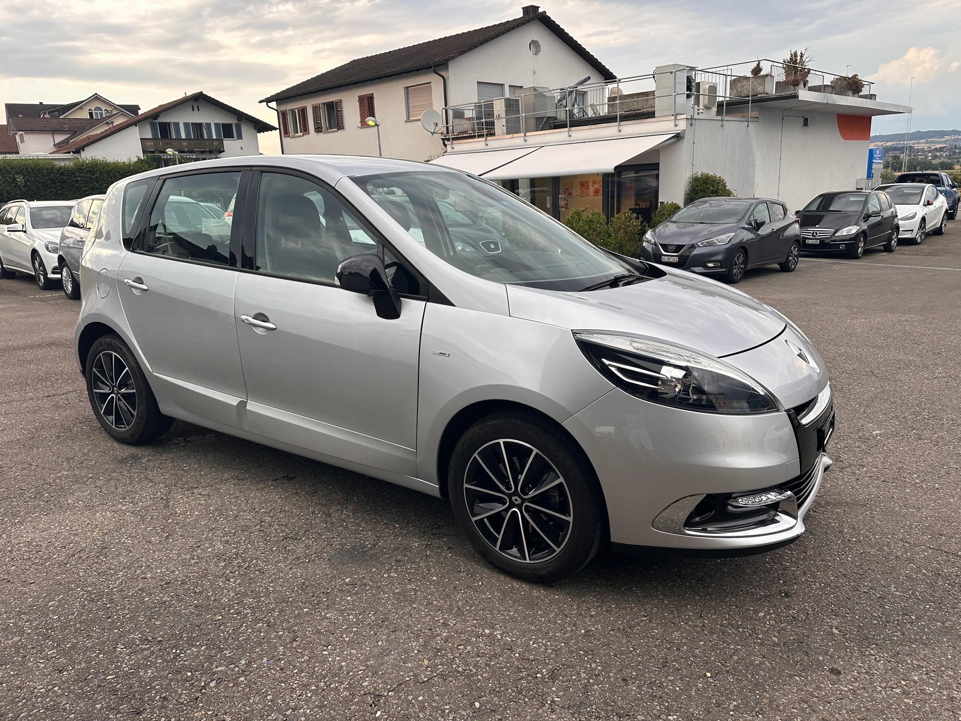 RENAULT Scénic 1.4 16V Turbo Bose-image-12