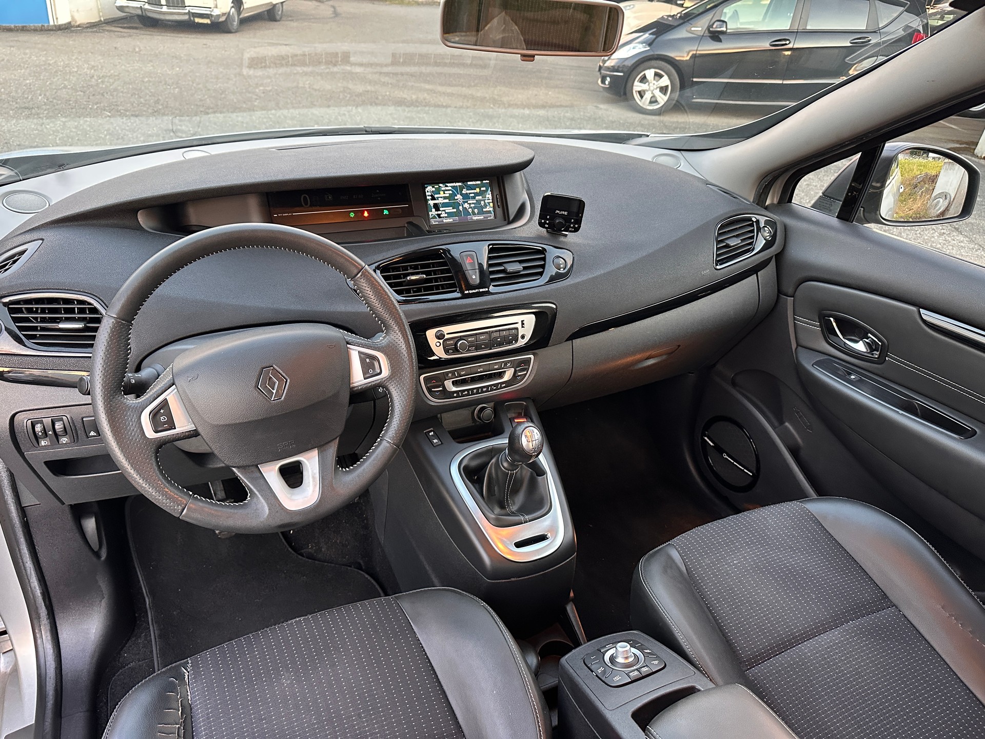 RENAULT Scénic 1.4 16V Turbo Bose-image-5