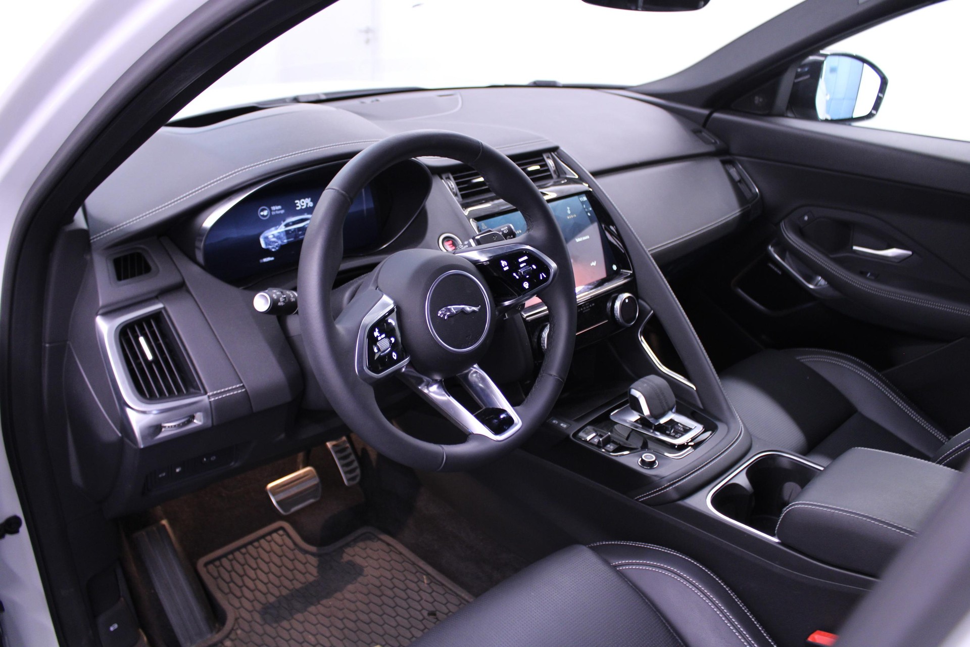 JAGUAR E-Pace 1.5 T 300e R-Dynamic SE AWD "Inkl. Anhänger Kupplung"-image-9