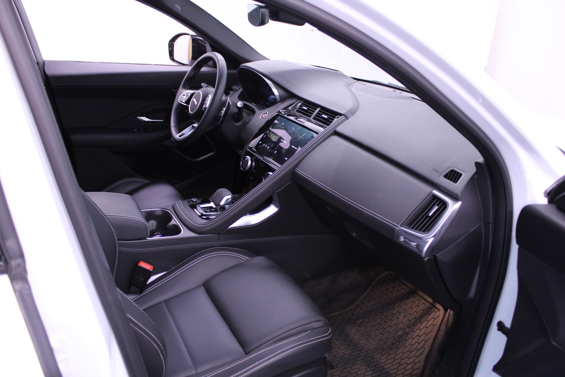 JAGUAR E-Pace 1.5 T 300e R-Dynamic SE AWD "Inkl. Anhänger Kupplung"-image-8
