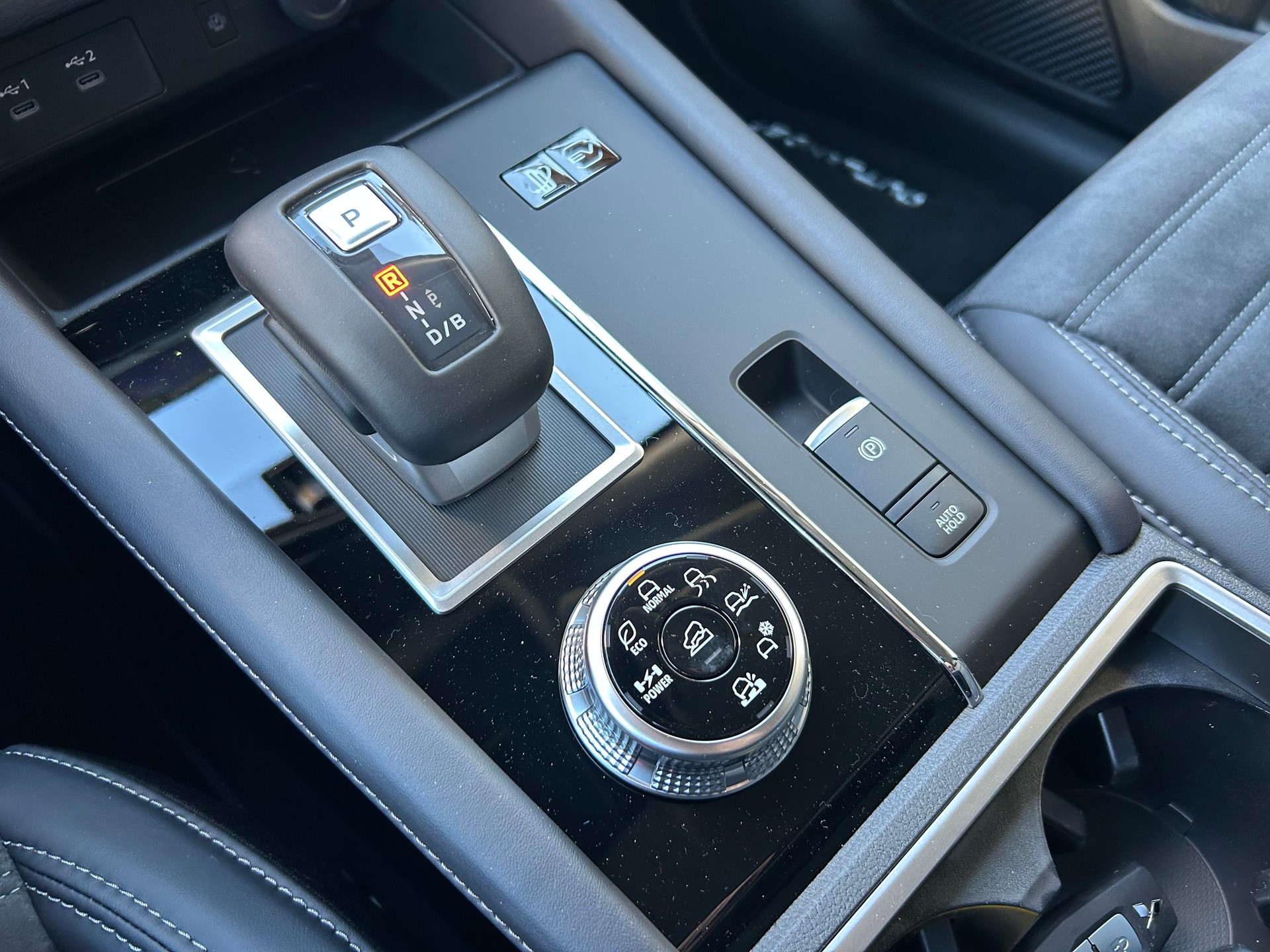 MITSUBISHI Outlander 2.4 PHEV Invite 4WD Automatic-image-8