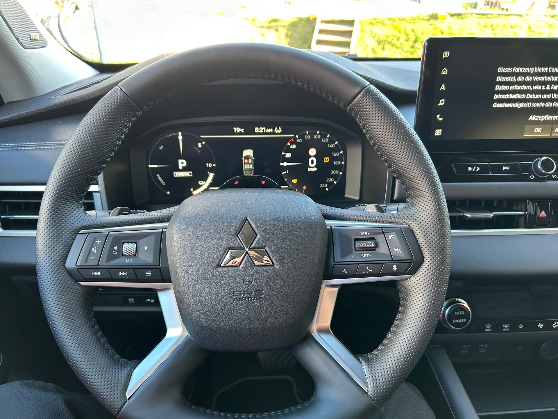 MITSUBISHI Outlander 2.4 PHEV Invite 4WD Automatic-image-11