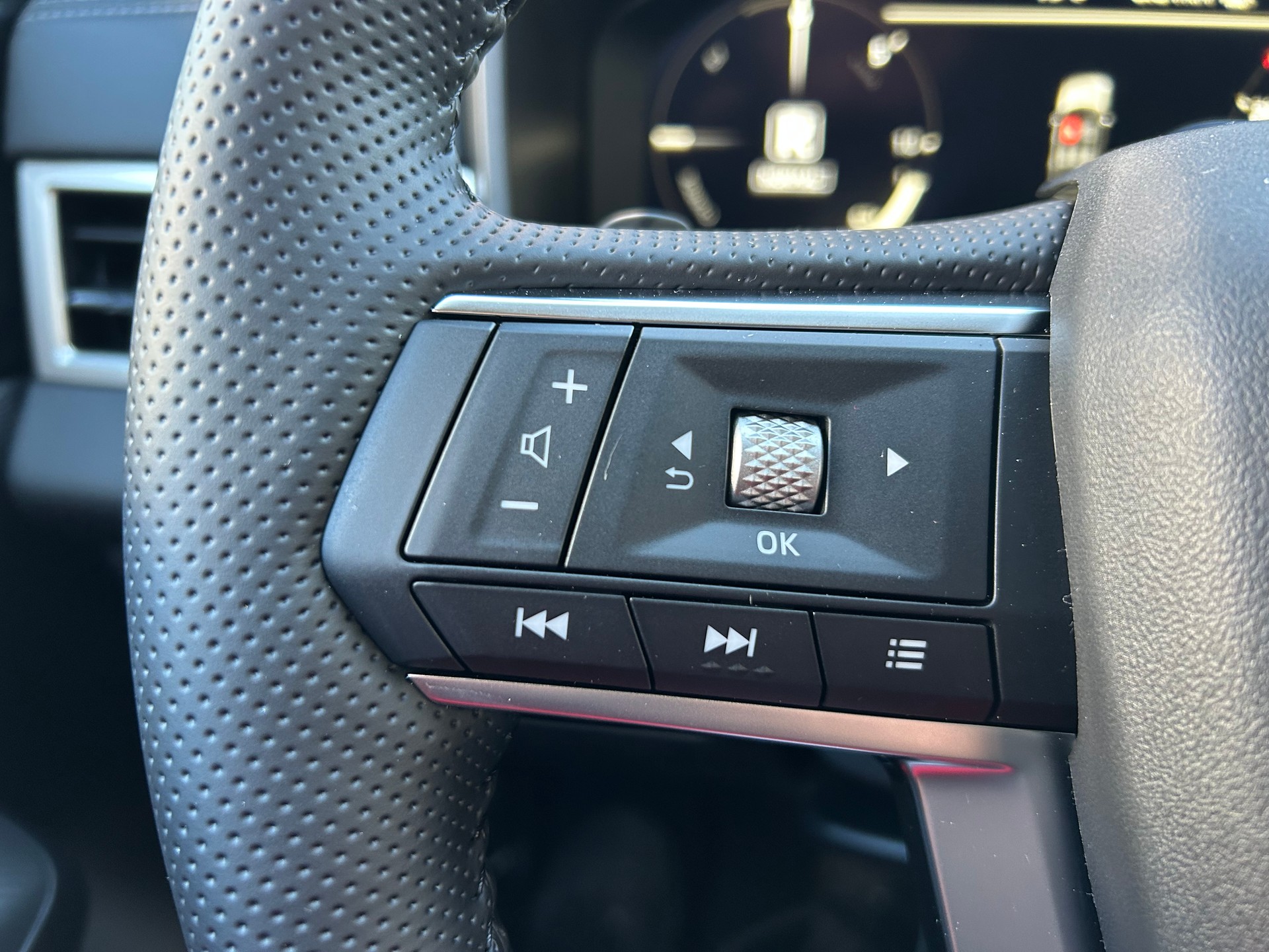 MITSUBISHI Outlander 2.4 PHEV Invite 4WD Automatic-image-6