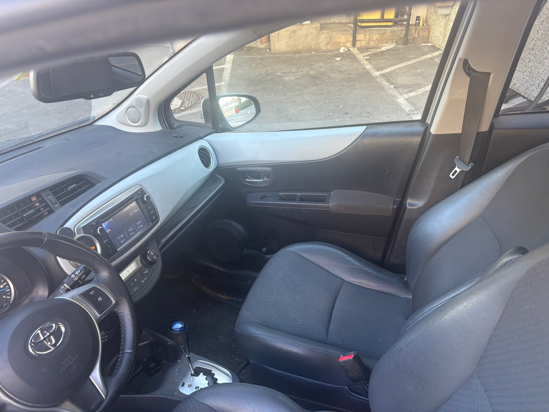 TOYOTA Yaris 1.5 VVT-i Hybrid Sol CVT-image-4