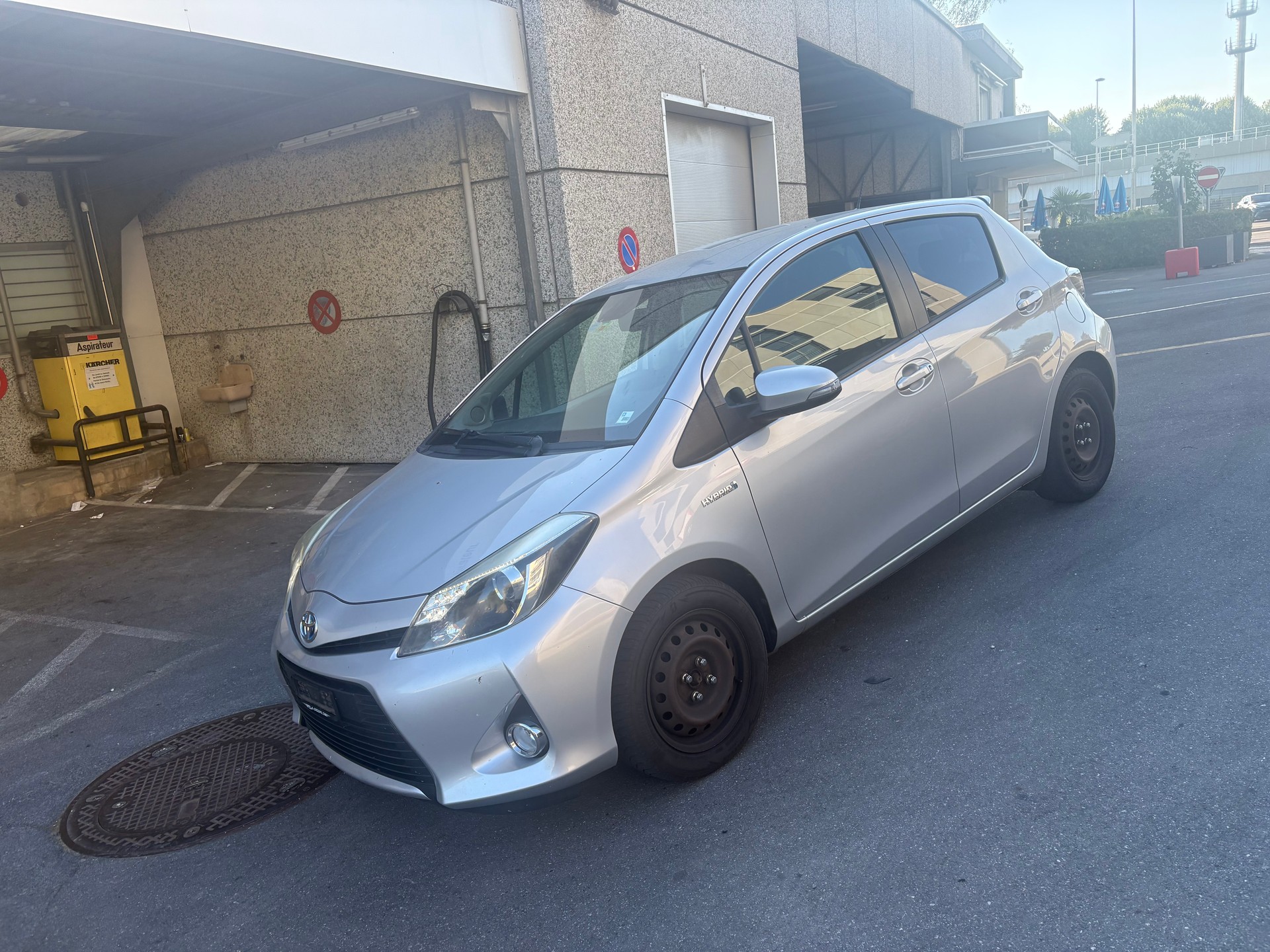 TOYOTA Yaris 1.5 VVT-i Hybrid Sol CVT-image-2