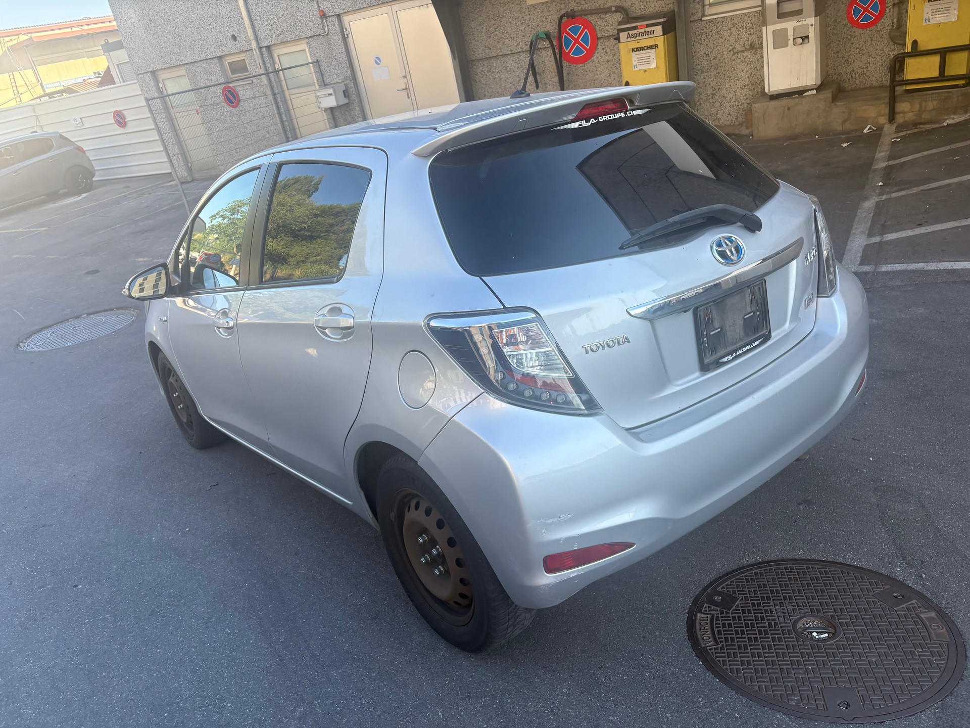 TOYOTA Yaris 1.5 VVT-i Hybrid Sol CVT-image-3