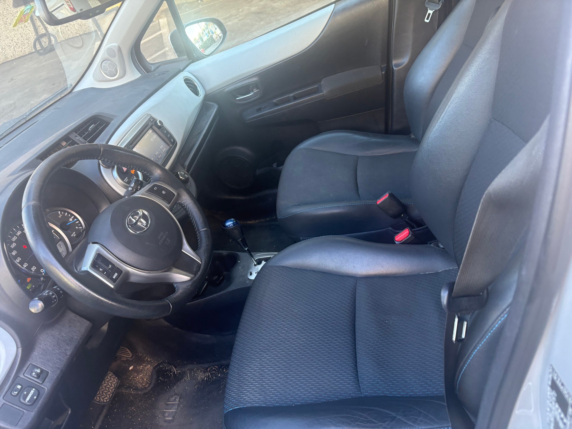 TOYOTA Yaris 1.5 VVT-i Hybrid Sol CVT-image-5