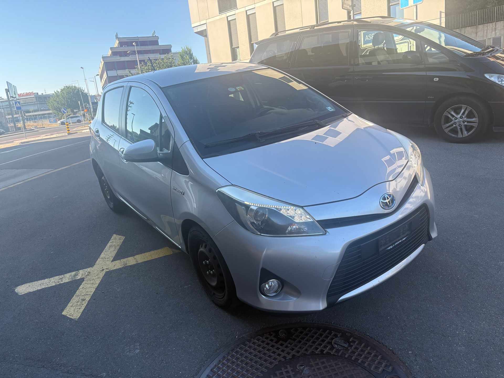 TOYOTA Yaris 1.5 VVT-i Hybrid Sol CVT-image-0