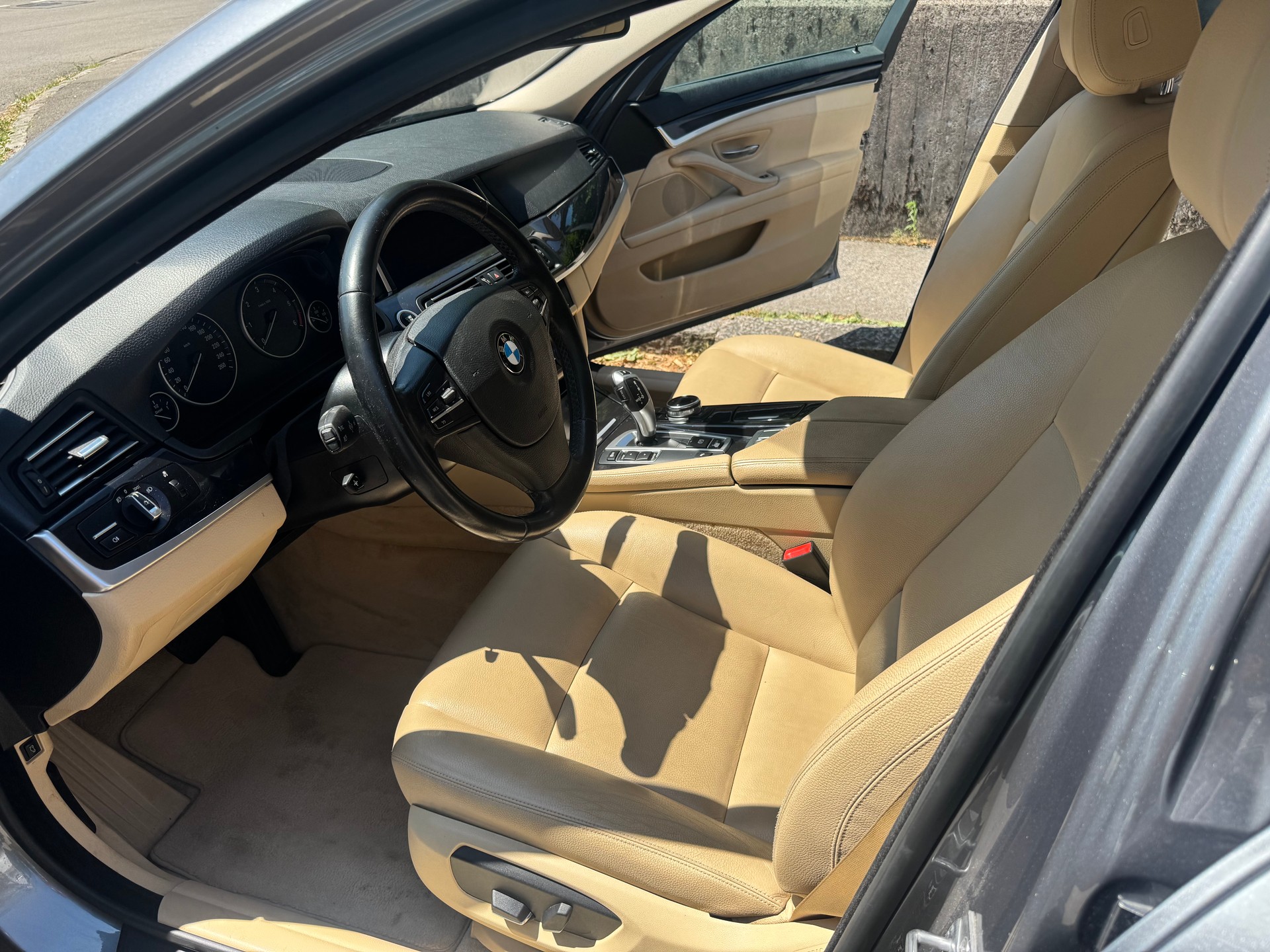 BMW 520d Touring Luxury Line Steptronic-image-4