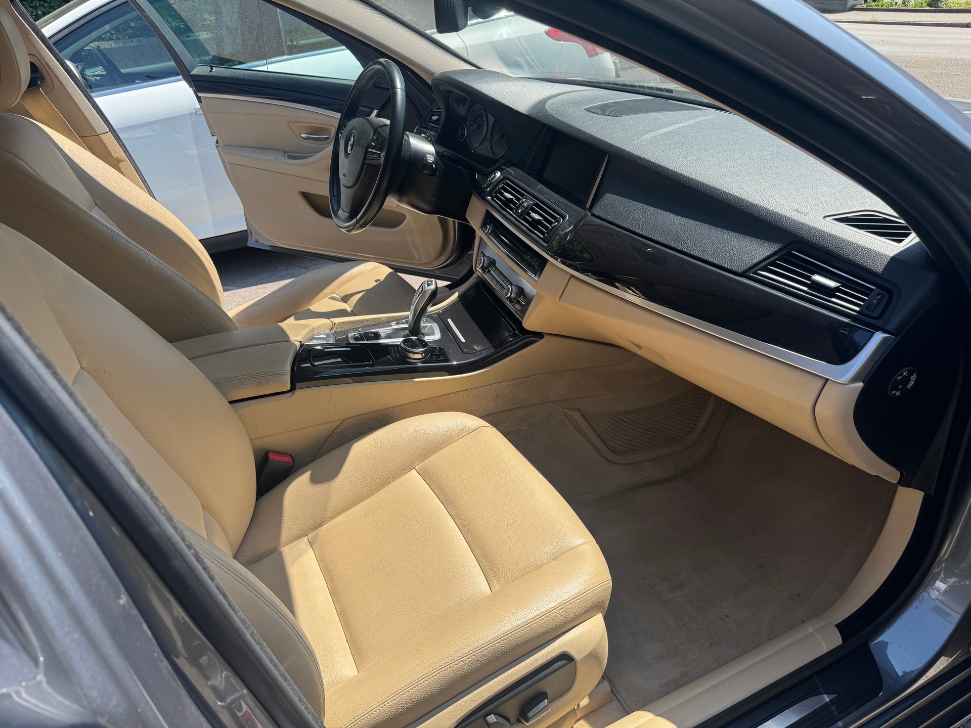 BMW 520d Touring Luxury Line Steptronic-image-5
